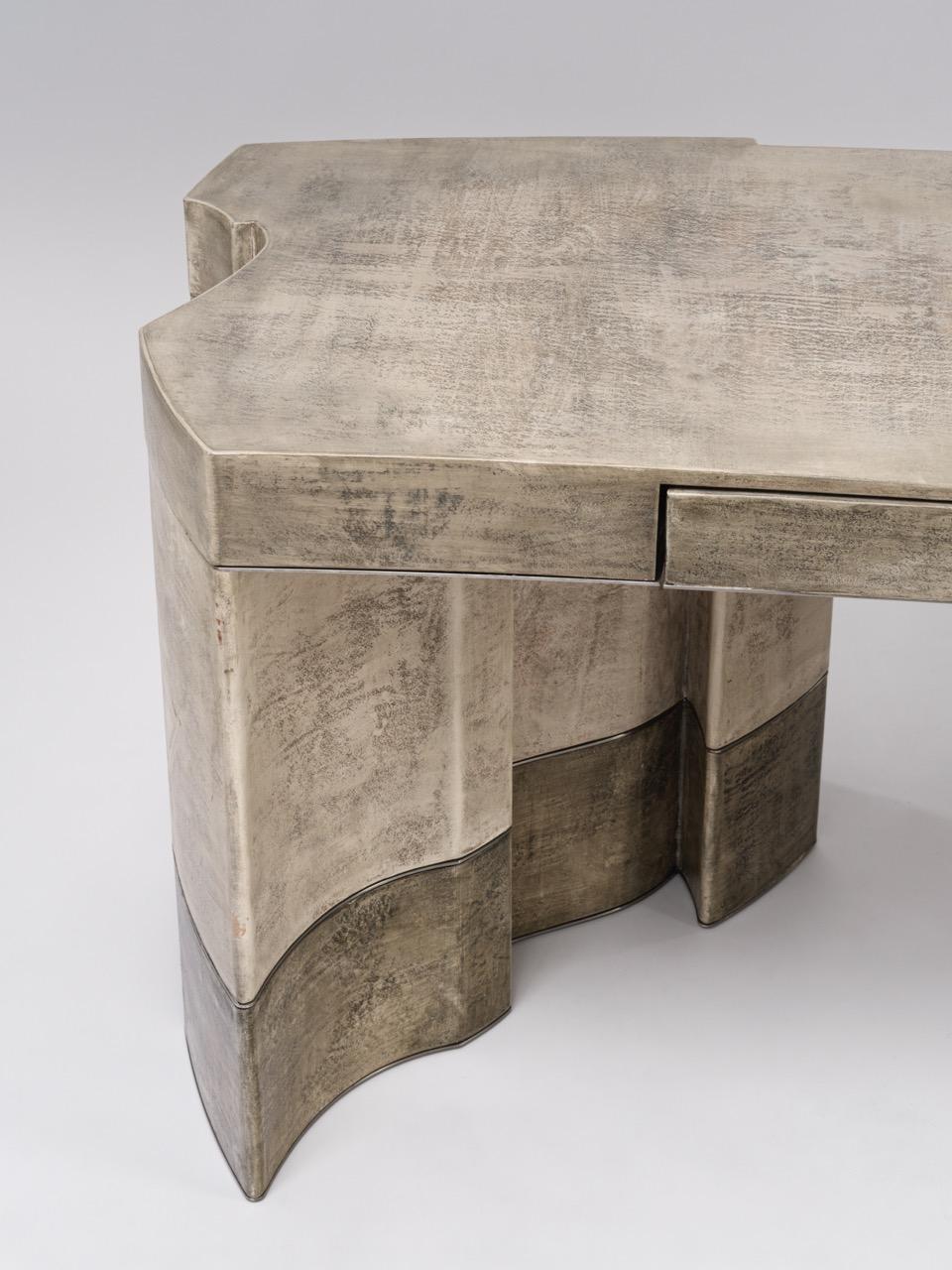 Contemporary Fragment Desk mit knochenweiß patiniertem Leder im Angebot 8