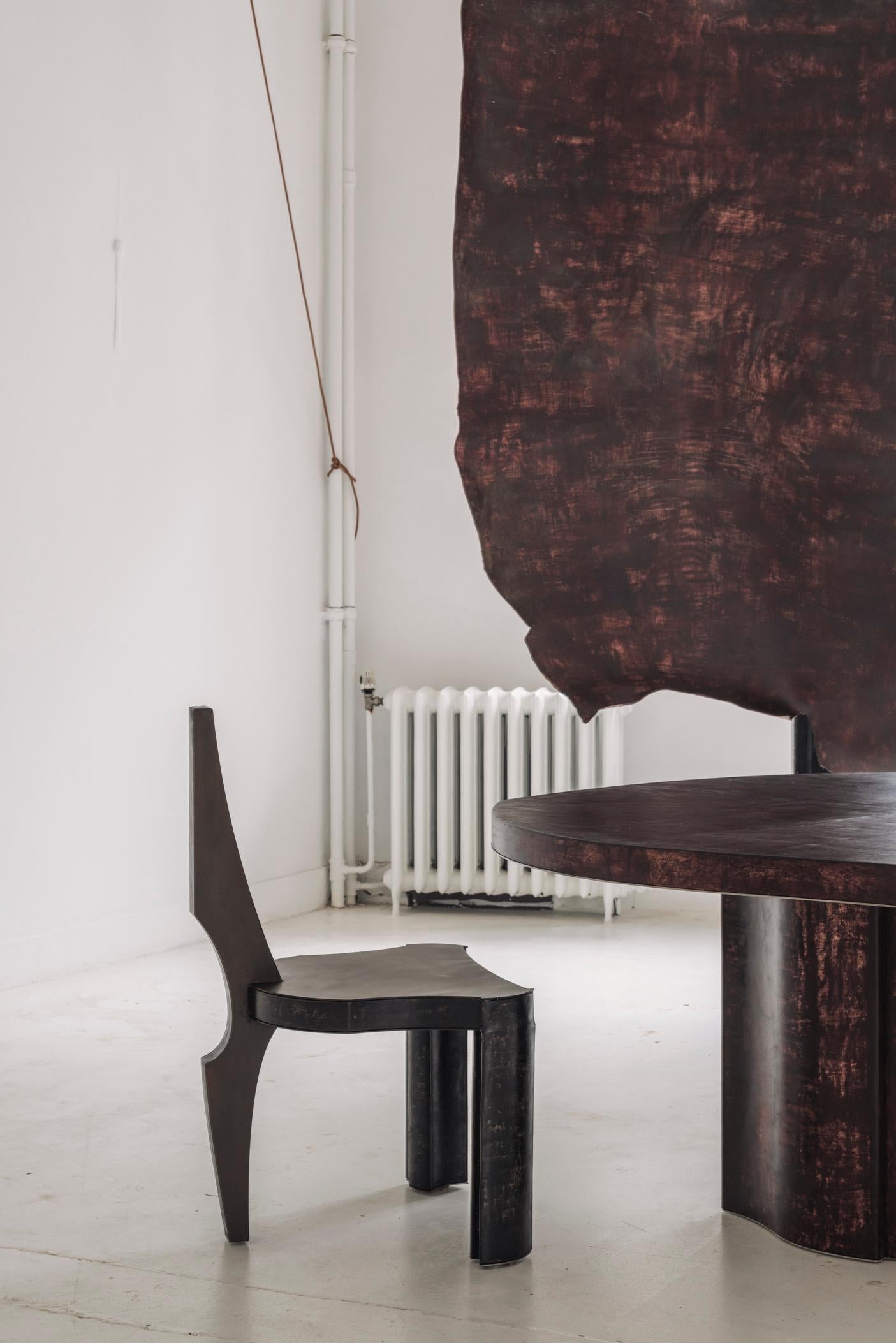 Mesa de comedor contemporánea Fragment Piel patinada burdeos en Nuevo estado para la venta en 1204, CH