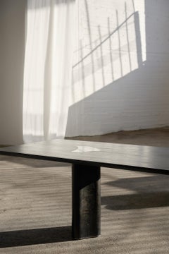 Contemporary Fragment Esstisch mit patiniertem Leder von Jumandie Seys