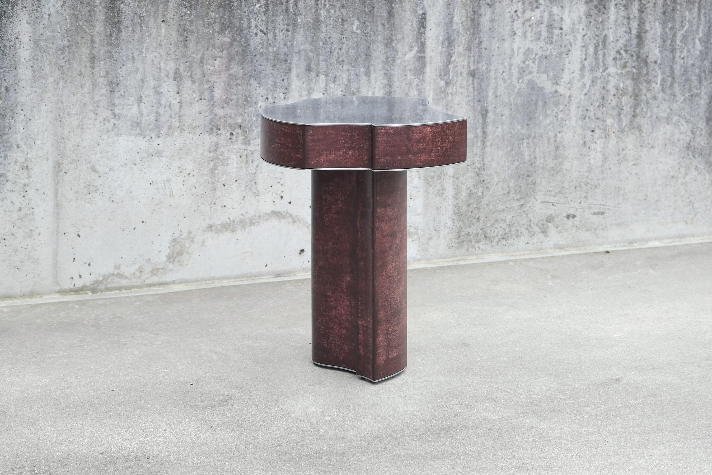Table d'appoint Contemporary Fragment combo cuir patiné bourgogne Neuf - En vente à 1204, CH