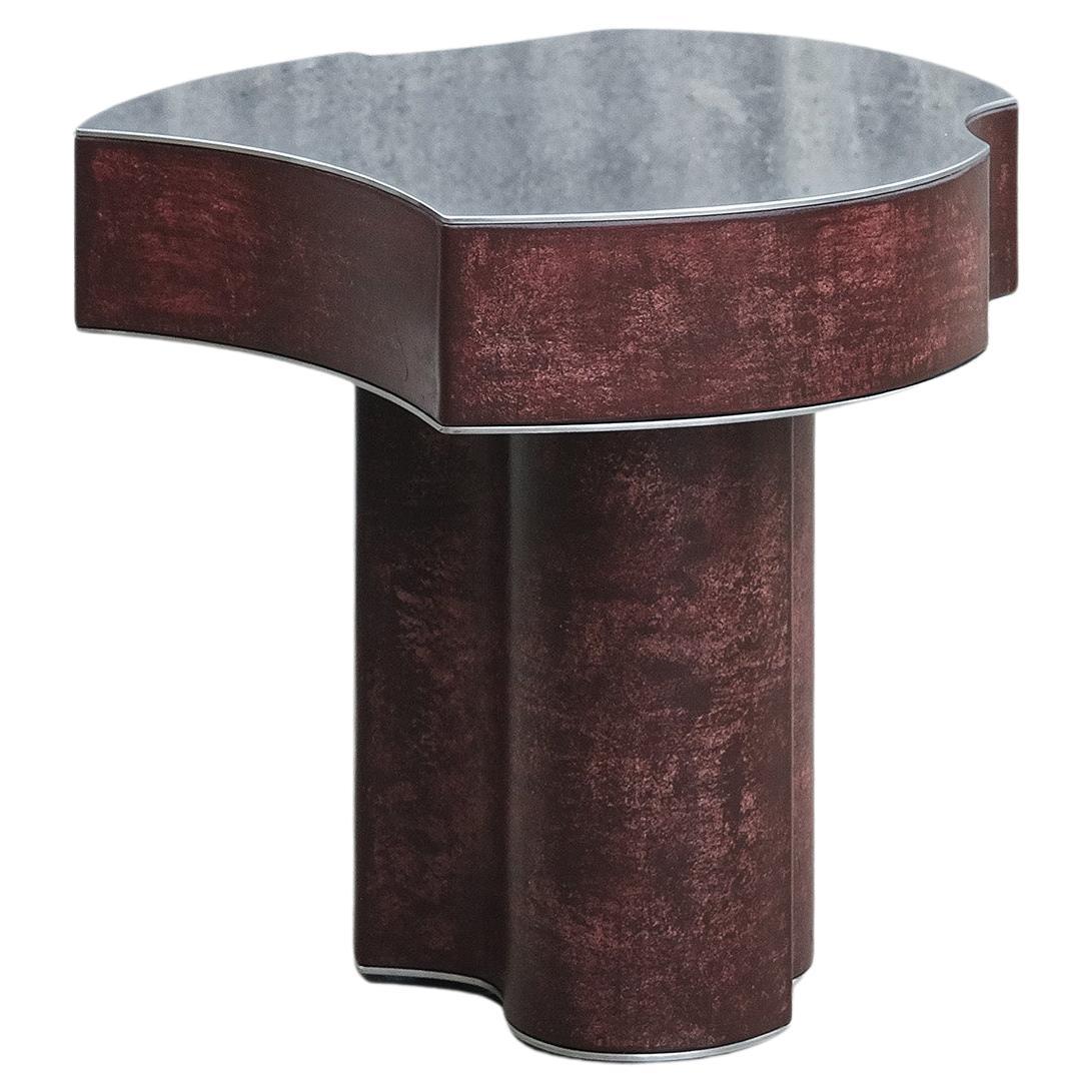 Table d'appoint contemporaine à fragment II Petit cuir patiné bourgogne