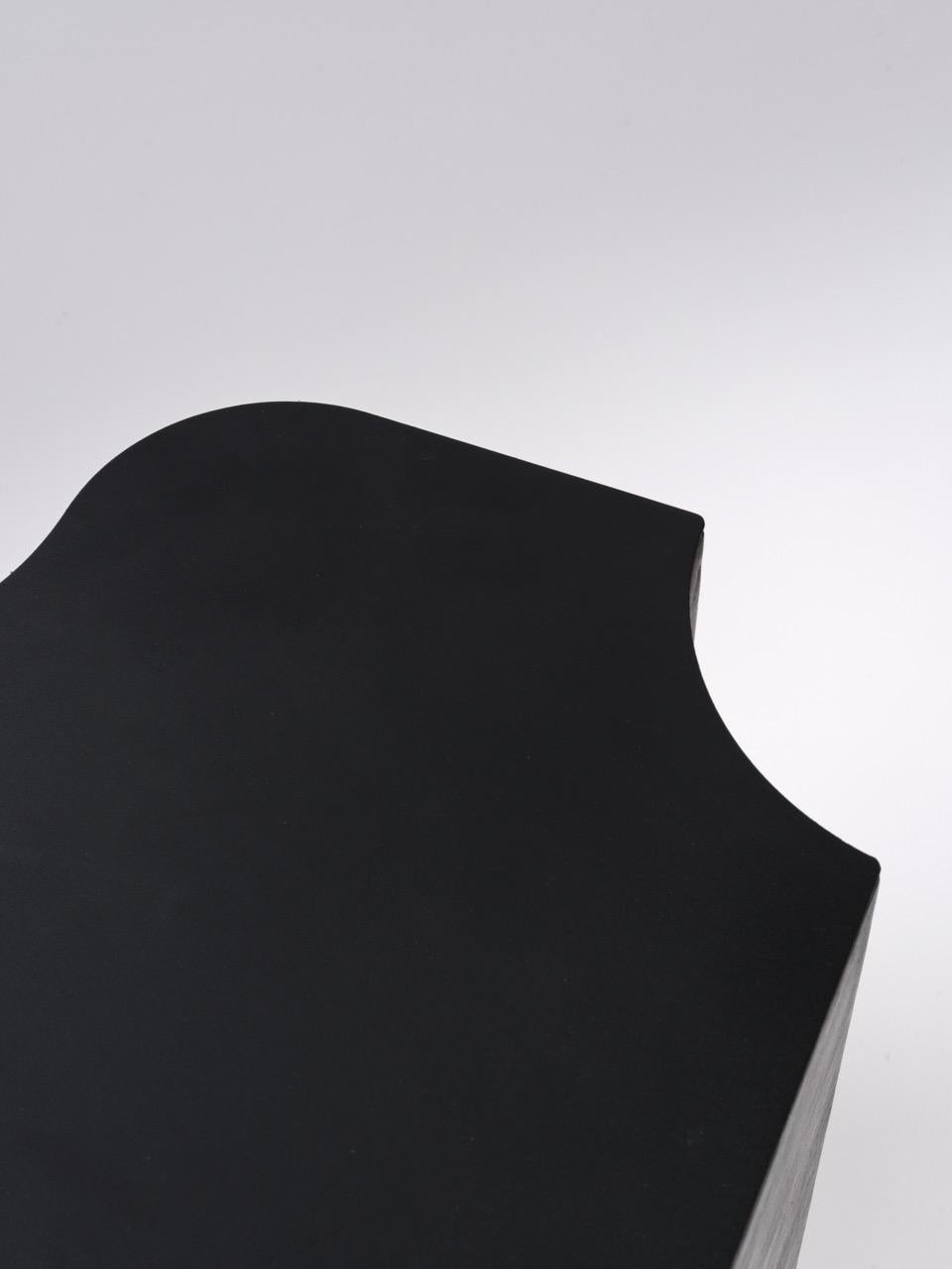 Table d'appoint contemporaine Fragment Medium en cuir patiné noir Neuf - En vente à 1204, CH