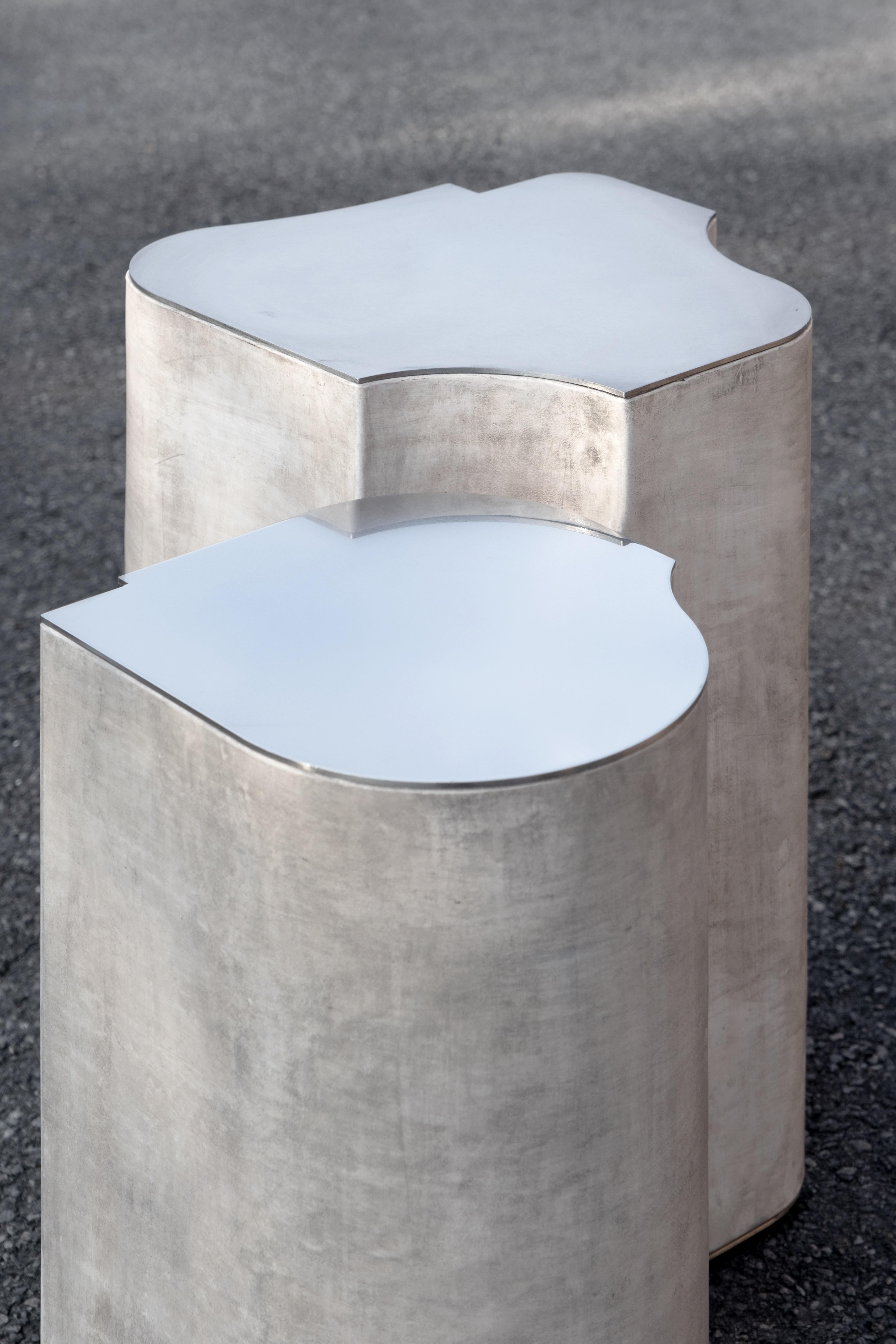 Fait main Table d'appoint contemporaine Fragment Medium en cuir patiné par Jumandie Seys en vente