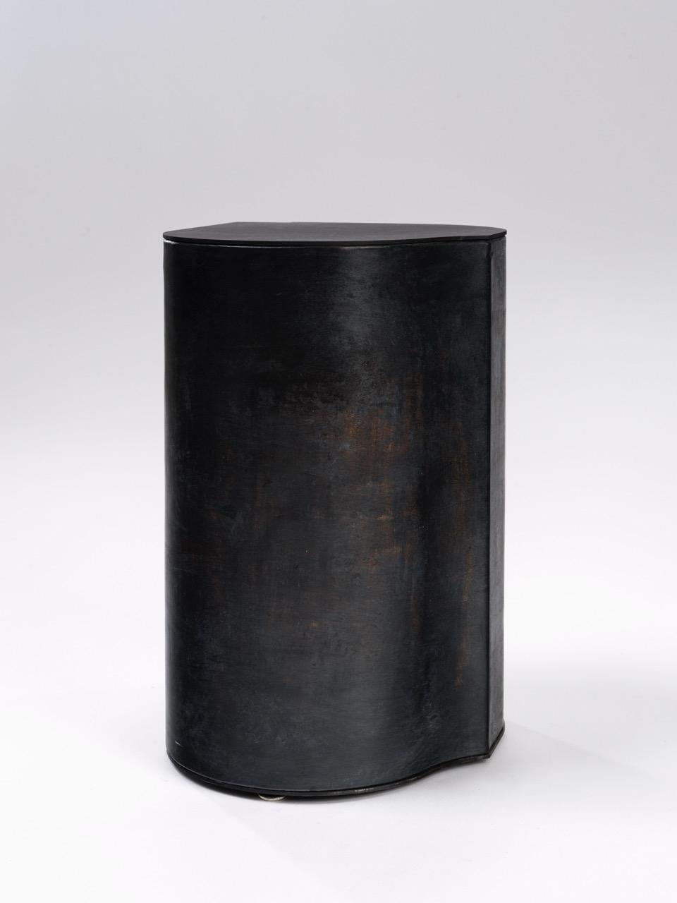 Contemporary Fragment Side Table Small Black patinated leather In New Condition For Sale In 1204, CH