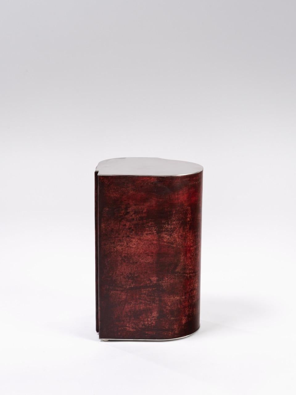 Belge Table d'appoint Contemporary Fragment Small Bourgogne cuir patiné en vente