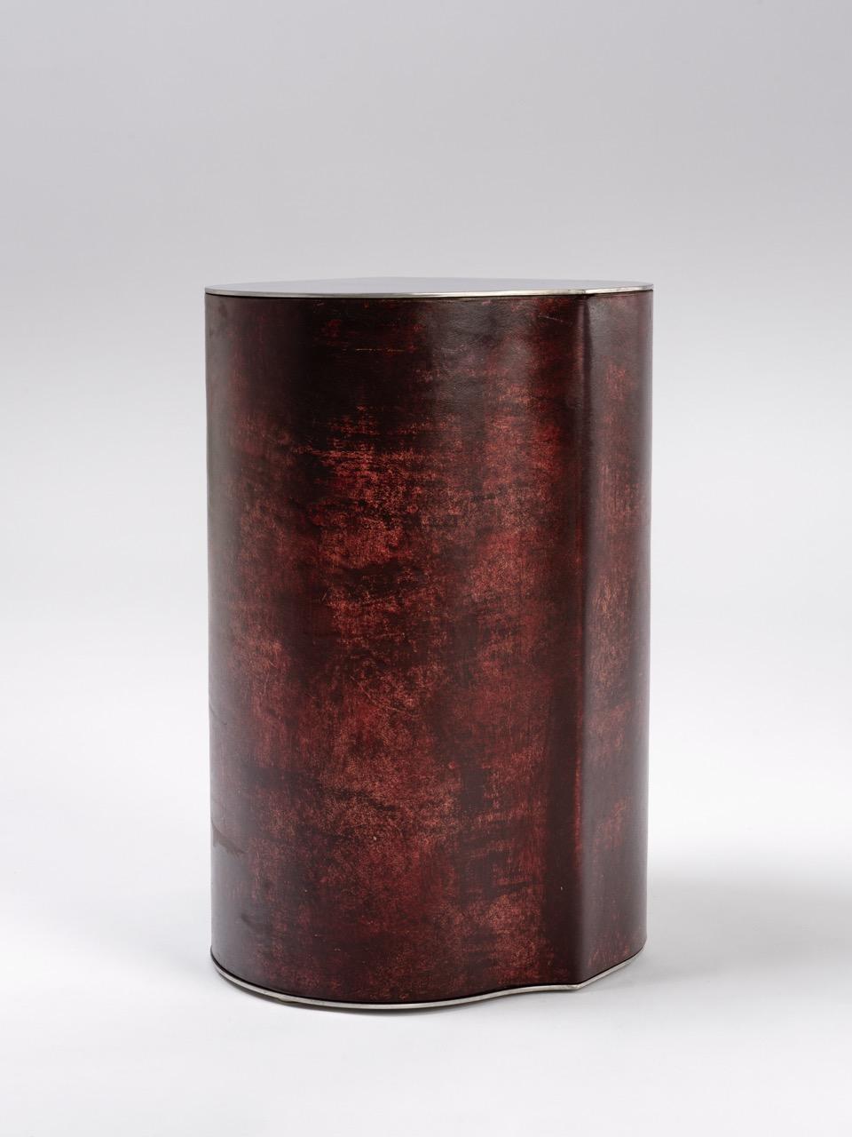 Acier inoxydable Table d'appoint Contemporary Fragment Small Bourgogne cuir patiné en vente