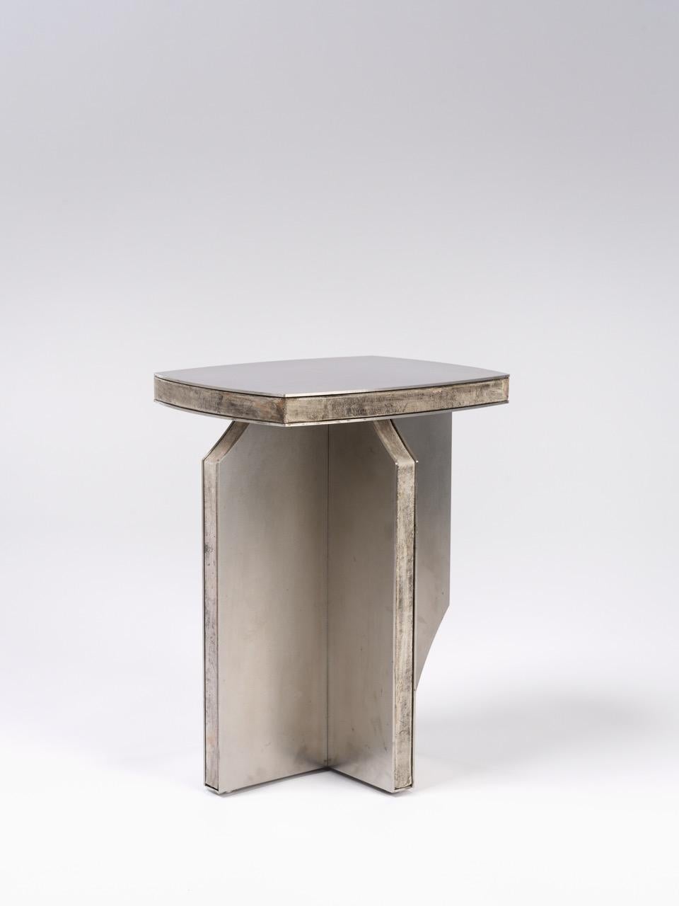 Contemporary Fragment Hocker mit patiniertem Leder von Jumandie Seys im Angebot 3