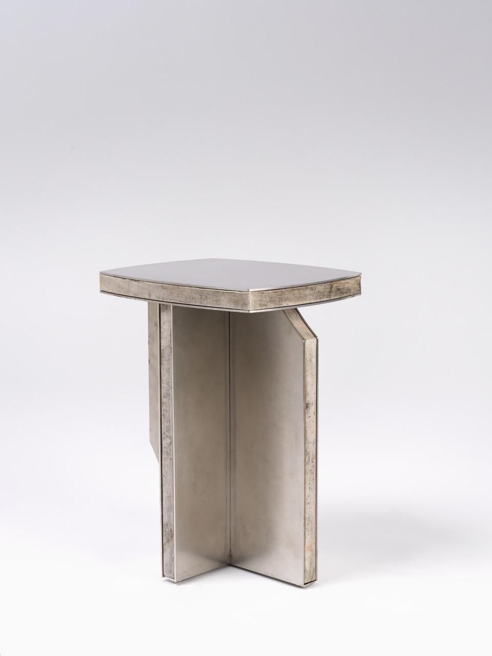 Contemporary Fragment Hocker mit patiniertem Leder von Jumandie Seys im Angebot 4