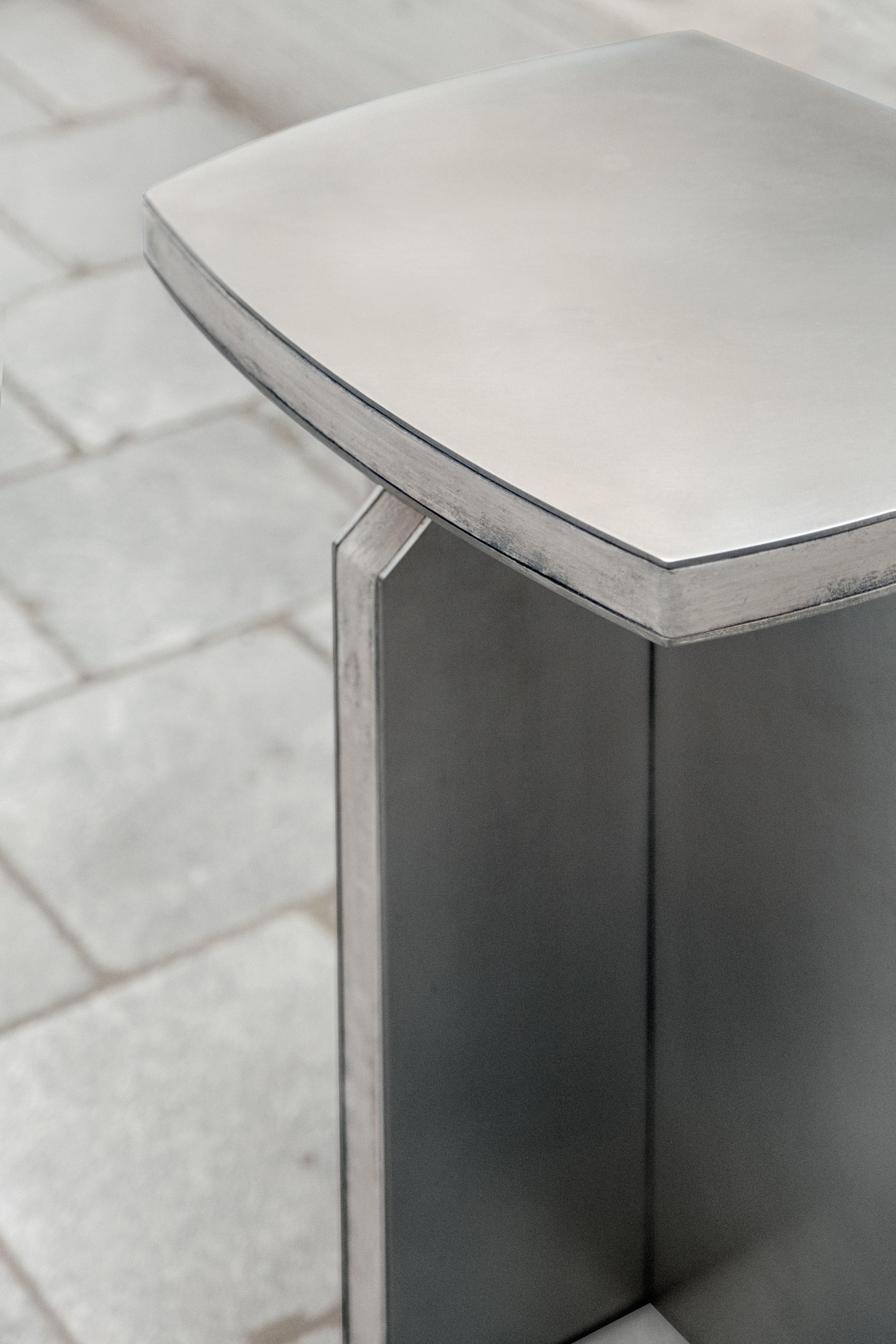 Contemporary Fragment Hocker mit patiniertem Leder von Jumandie Seys im Zustand „Neu“ im Angebot in 1204, CH