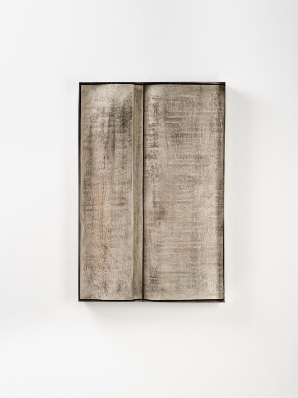 Contemporary Fragment Wallpiece L mit patiniertem Leder im Angebot 3