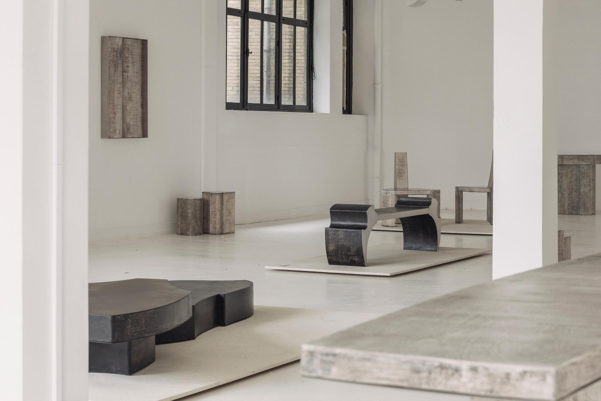 Contemporary Fragment Wallpiece L mit patiniertem Leder im Angebot 1