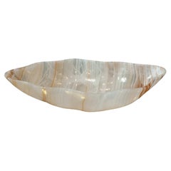Bol contemporain en onyx sculpté à la main avec bandes dorées