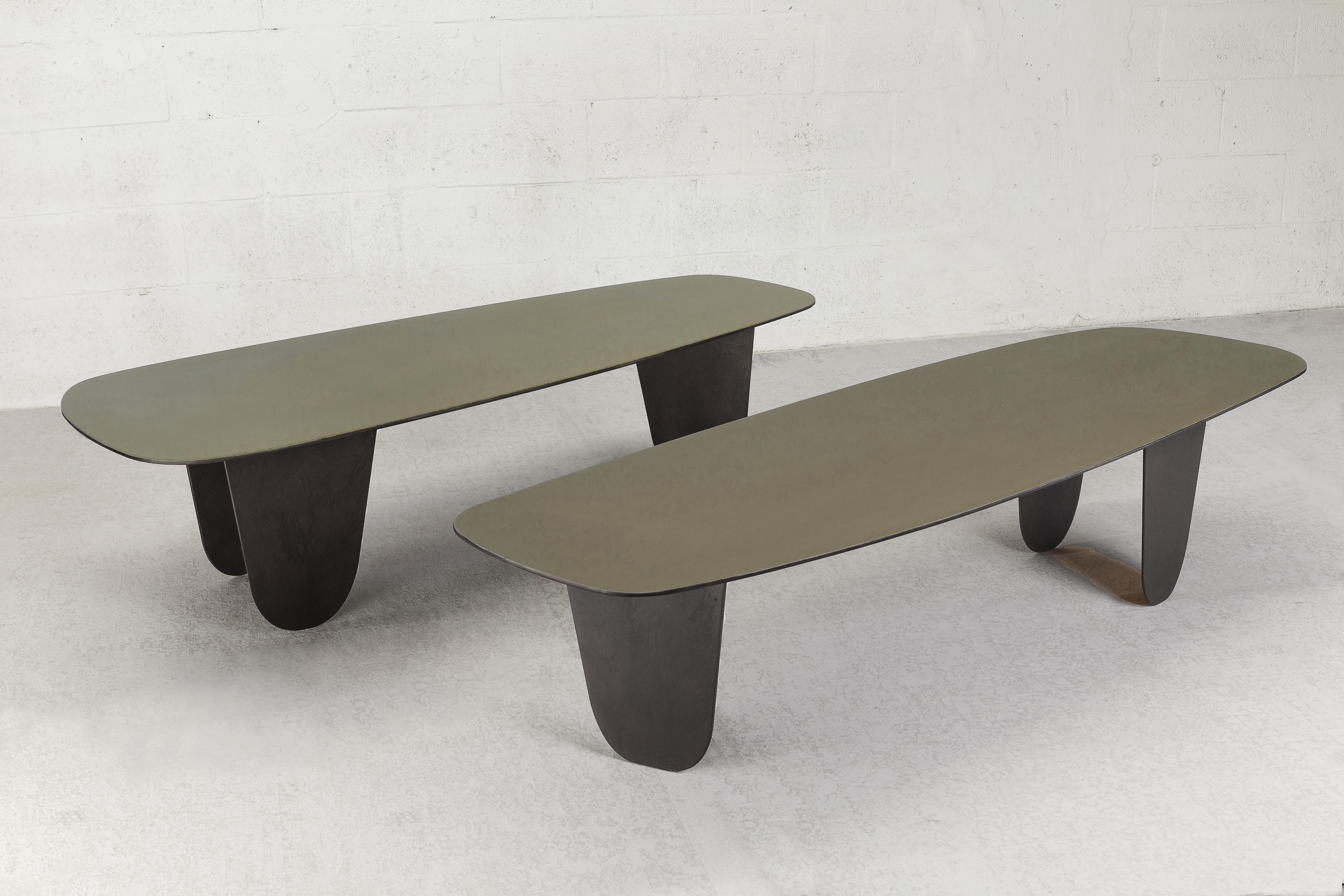 Contemporary Freeform Minimalist Steel and Resin Low Tables by Vivian Carbonell (amerikanisch) im Angebot