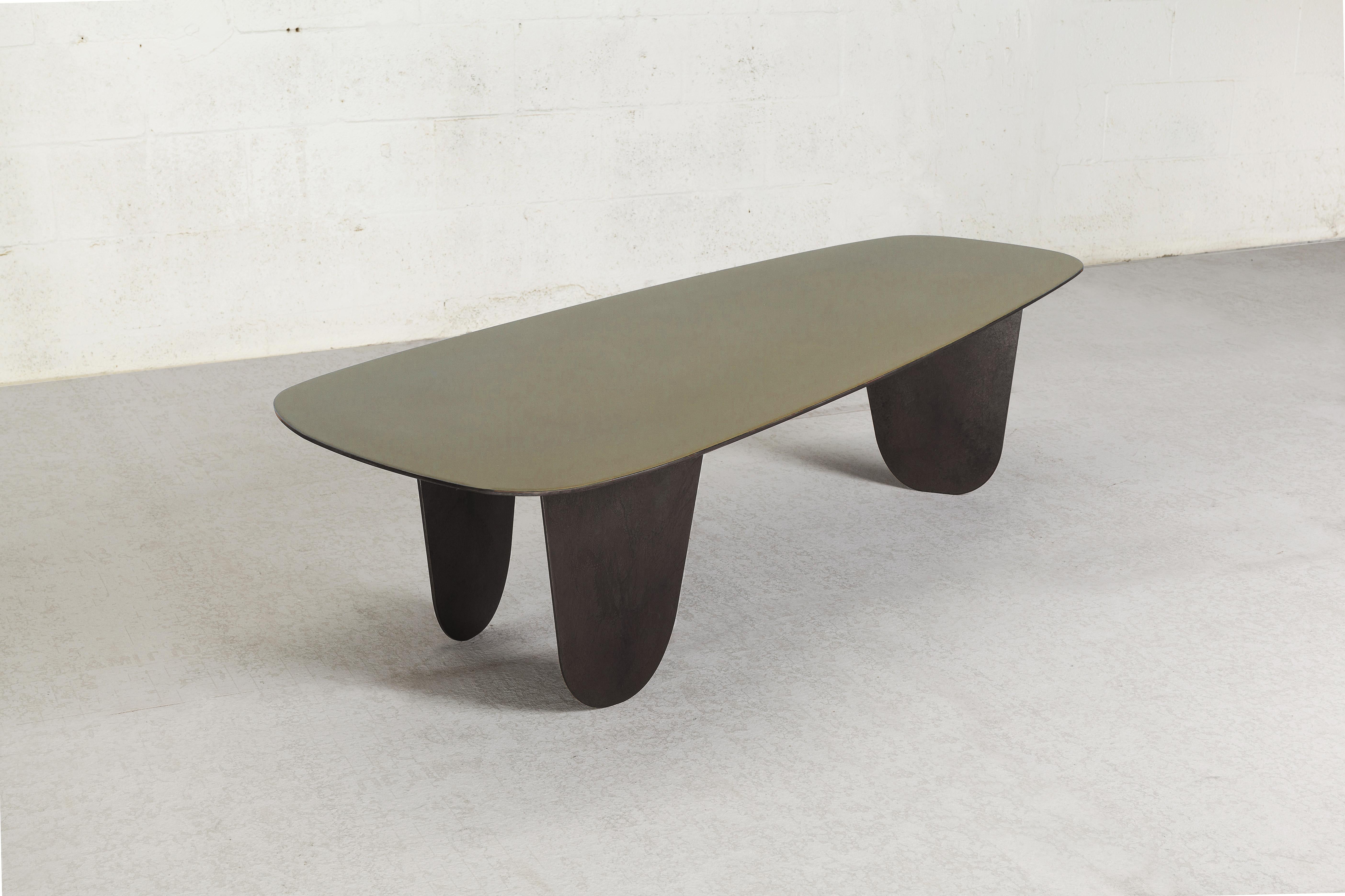 Contemporary Freeform Minimalist Steel and Resin Low Tables by Vivian Carbonell (Patiniert) im Angebot