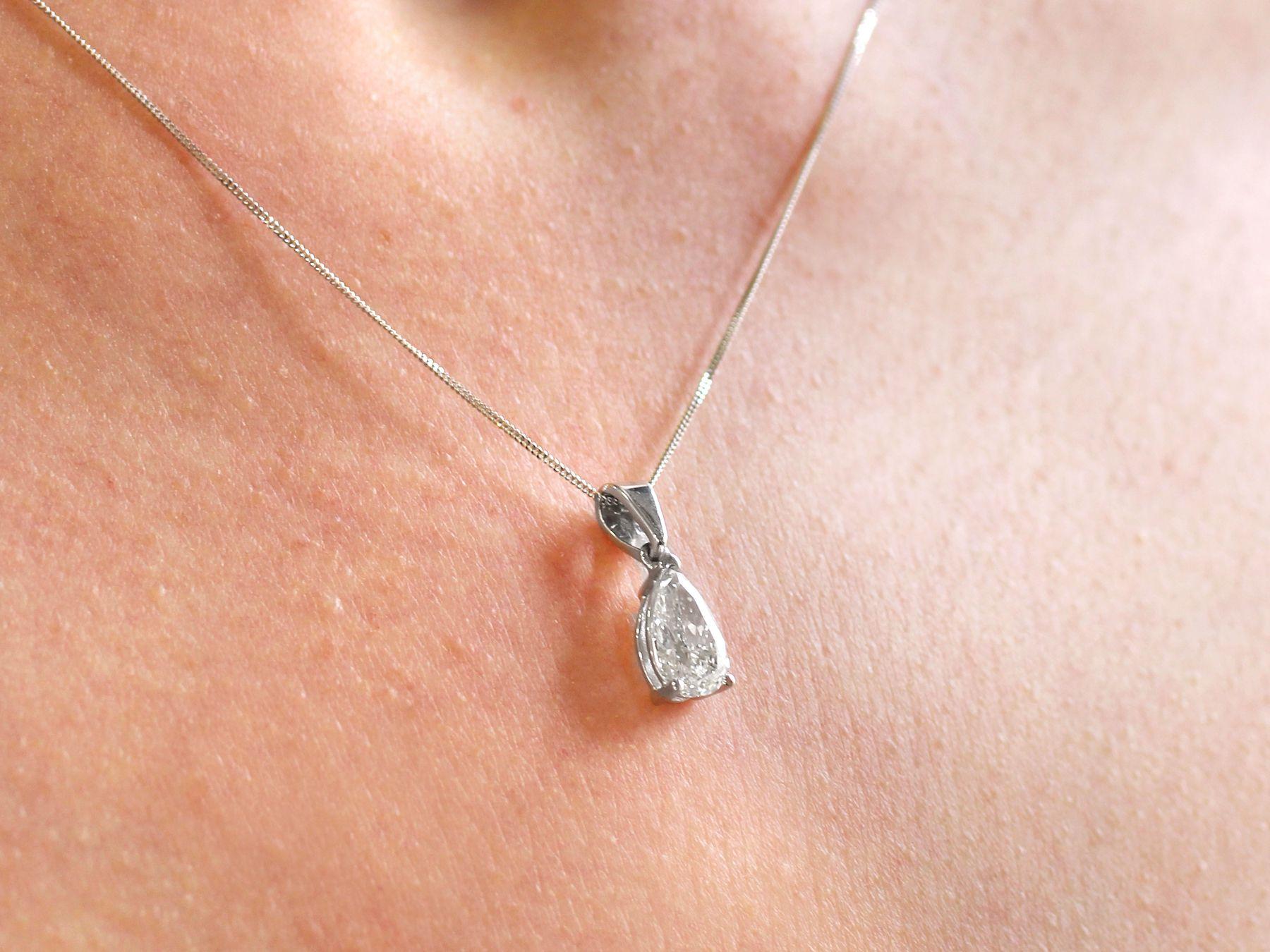 Contemporary French 1.02 Carat Diamond and White Gold Pendant For Sale 8