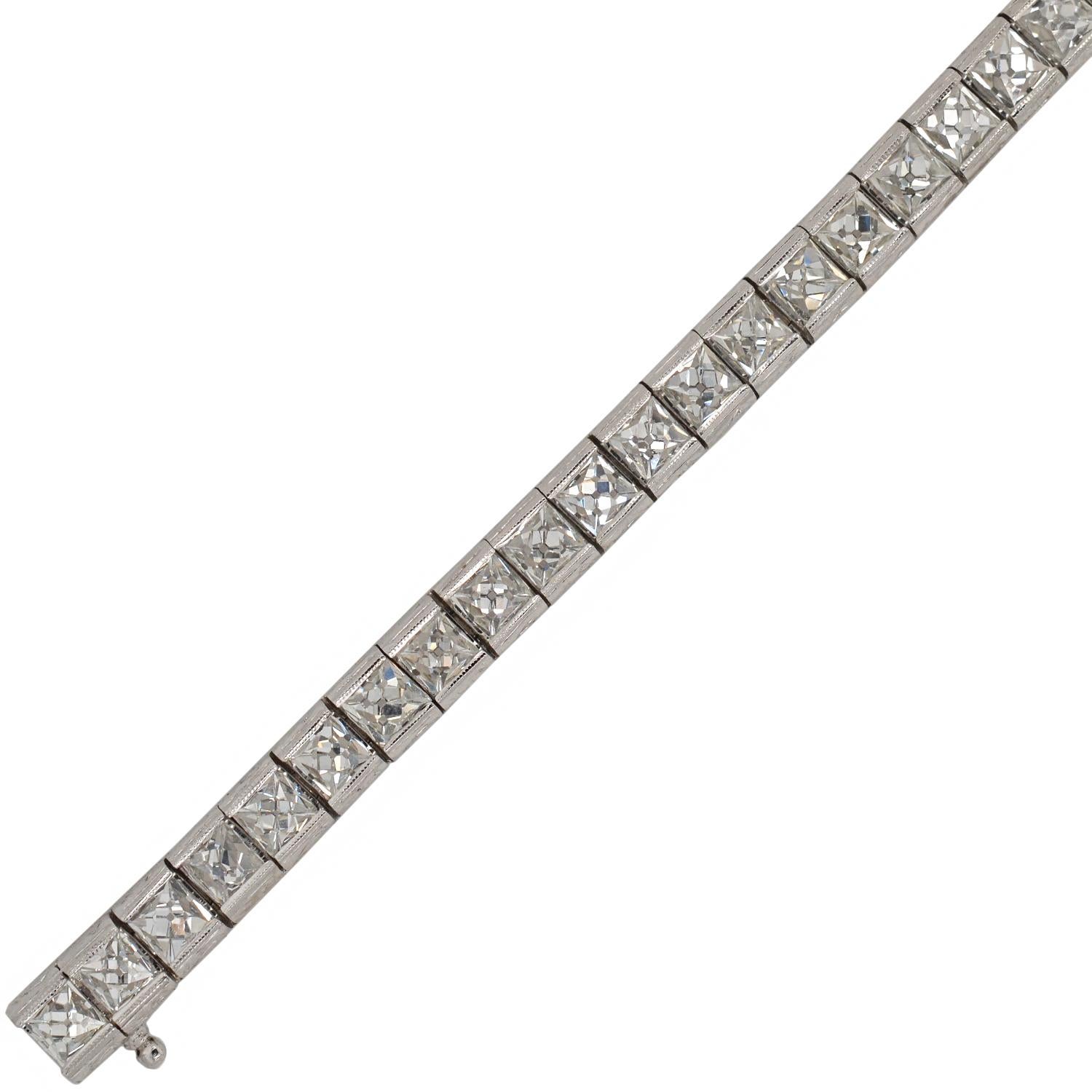 Zeitgenössisches Armband mit 20,00 Karat Diamanten im französischen Schliff (Französischer Schliff) im Angebot