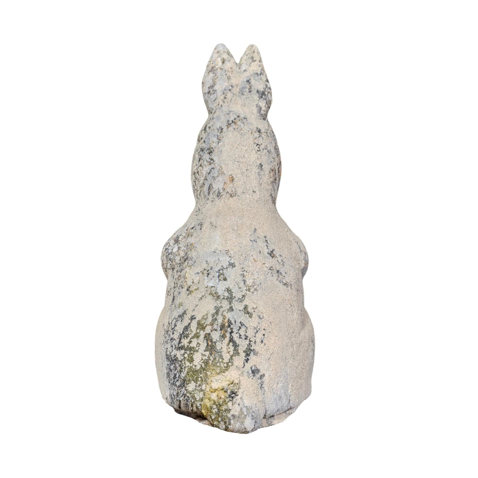 Escultura contemporánea de conejo compuesto de granito francés Composición en venta