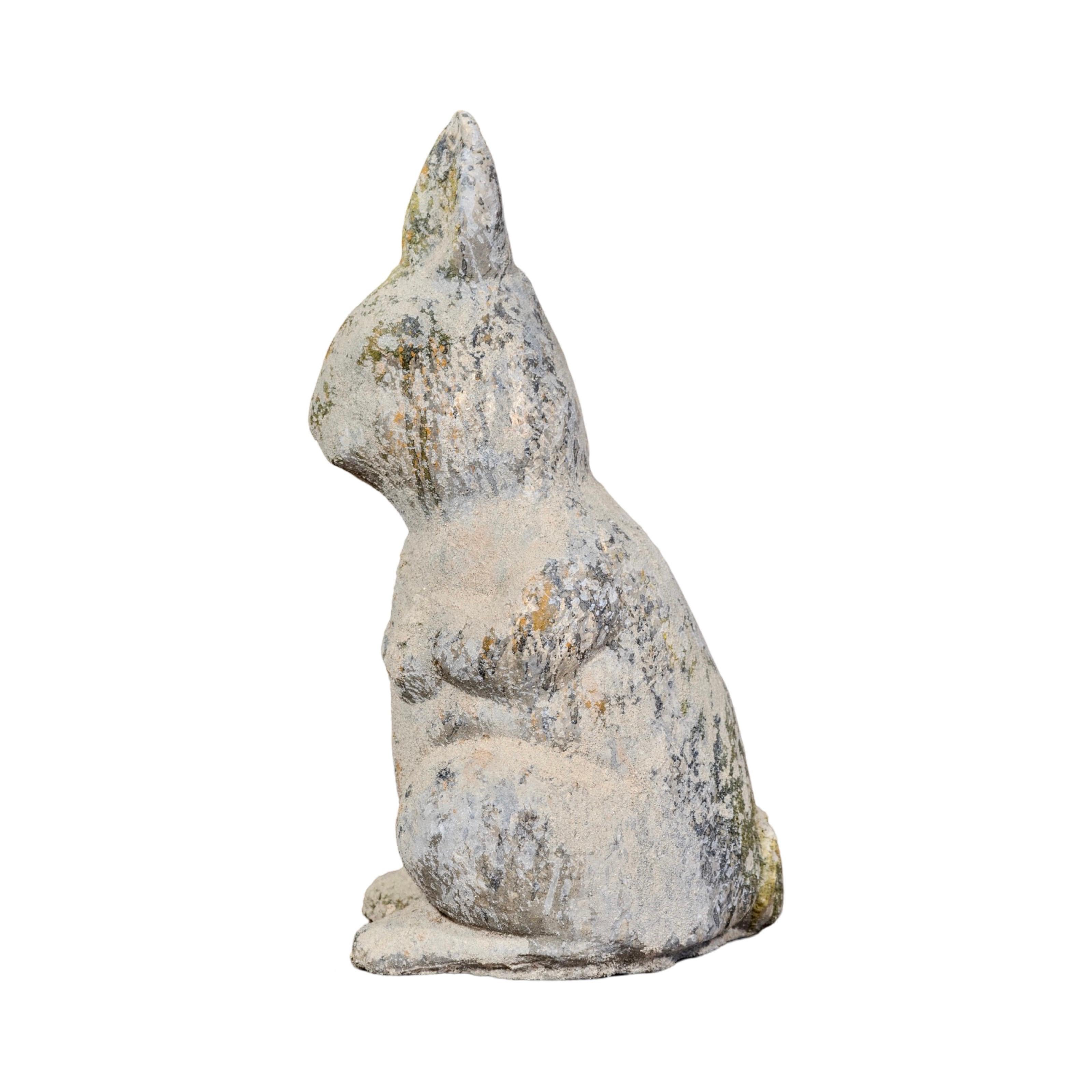 Escultura contemporánea de conejo compuesto de granito francés en venta 1