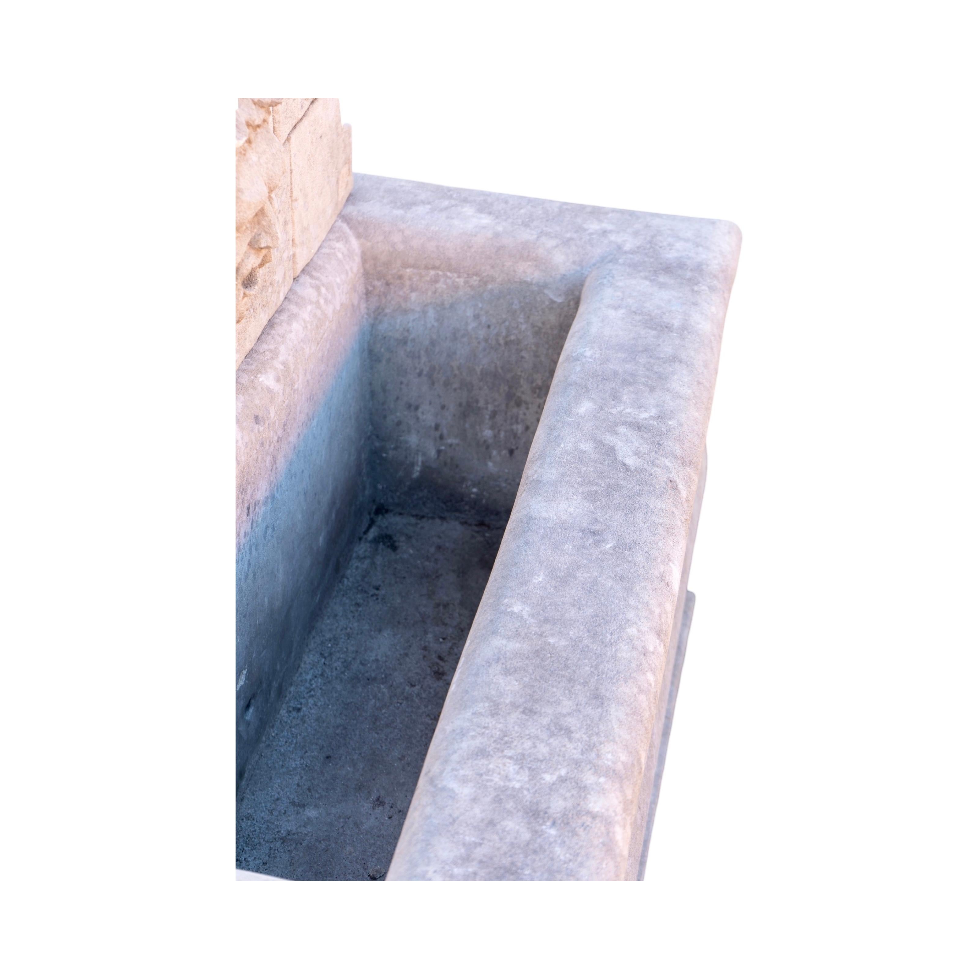 Fontaine murale contemporaine Bacchus en pierre calcaire française en vente 5