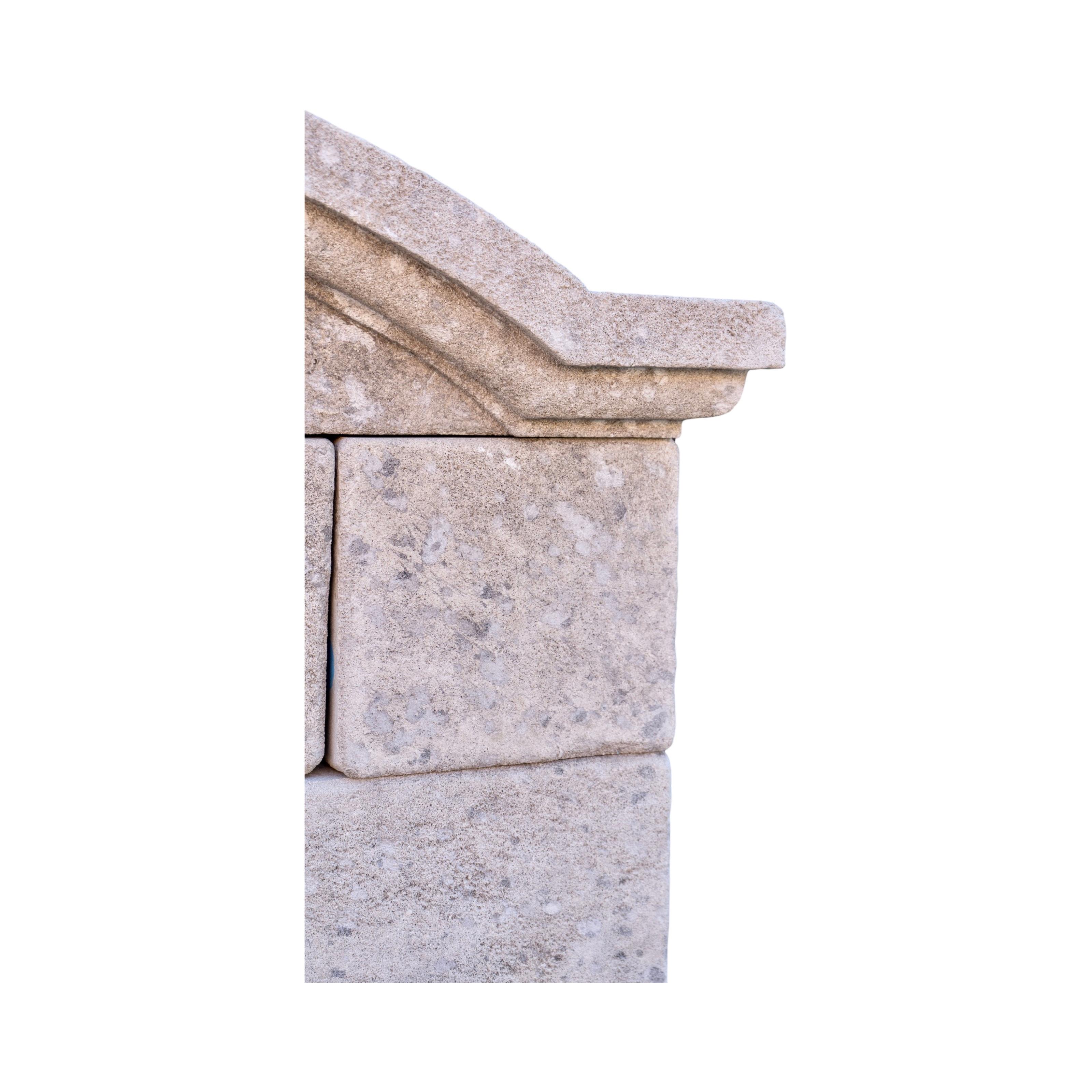 Fontaine murale contemporaine Bacchus en pierre calcaire française en vente 3