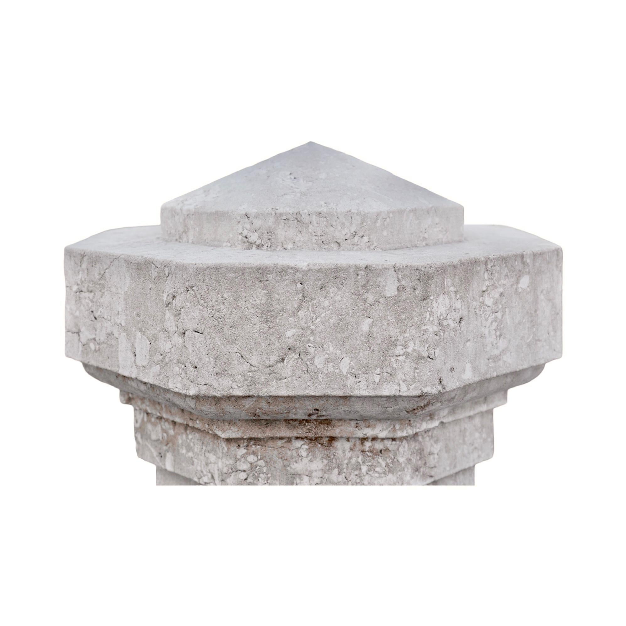 Calcare Fontana centrale contemporanea in pietra calcarea francese in vendita