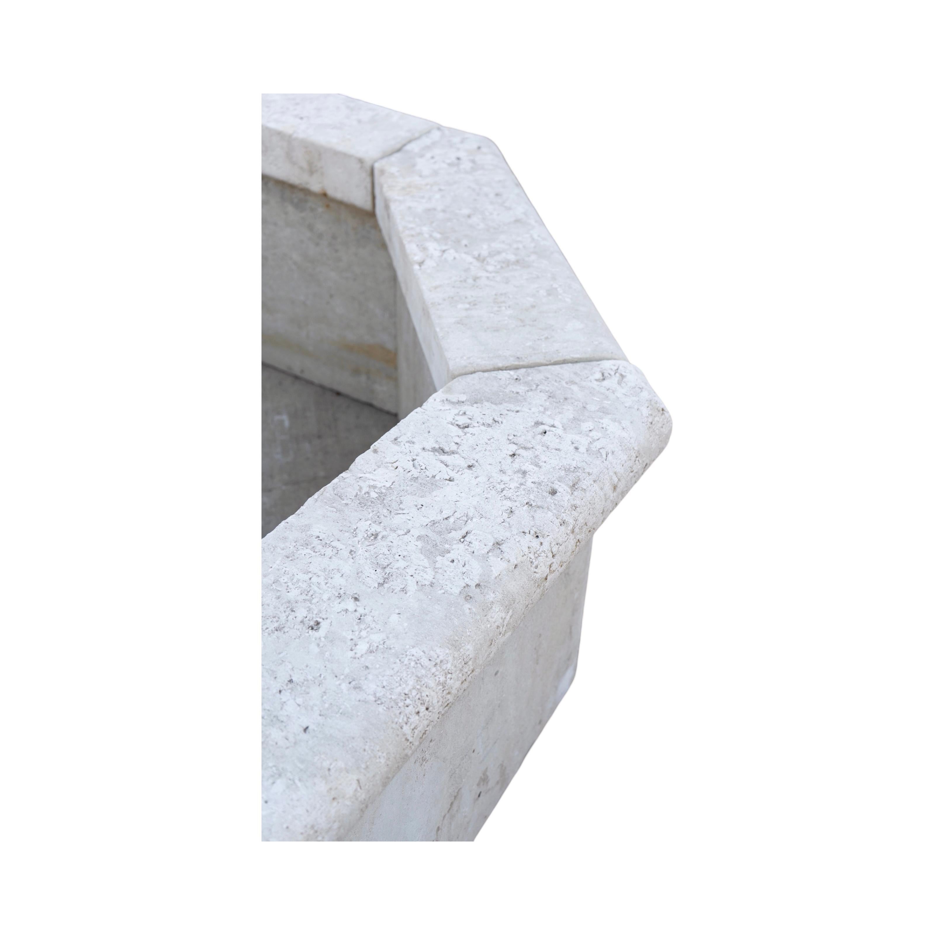 Fontaine centrale contemporaine en pierre calcaire française en vente 2