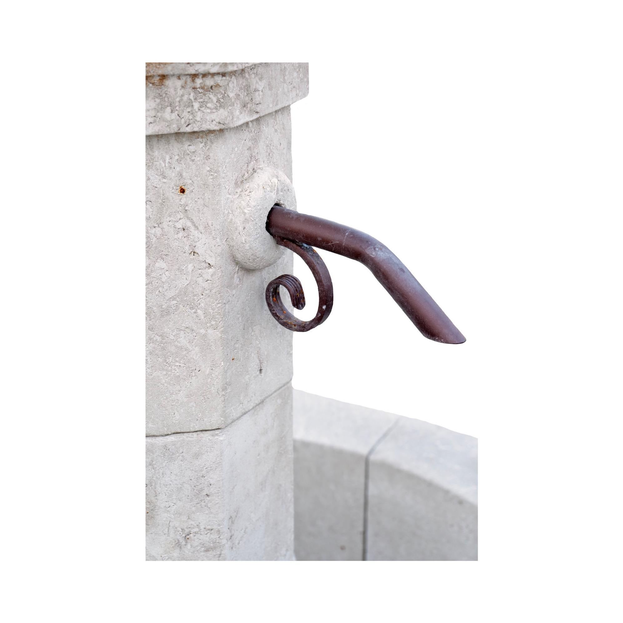 Fontana centrale contemporanea in pietra calcarea francese in vendita 2