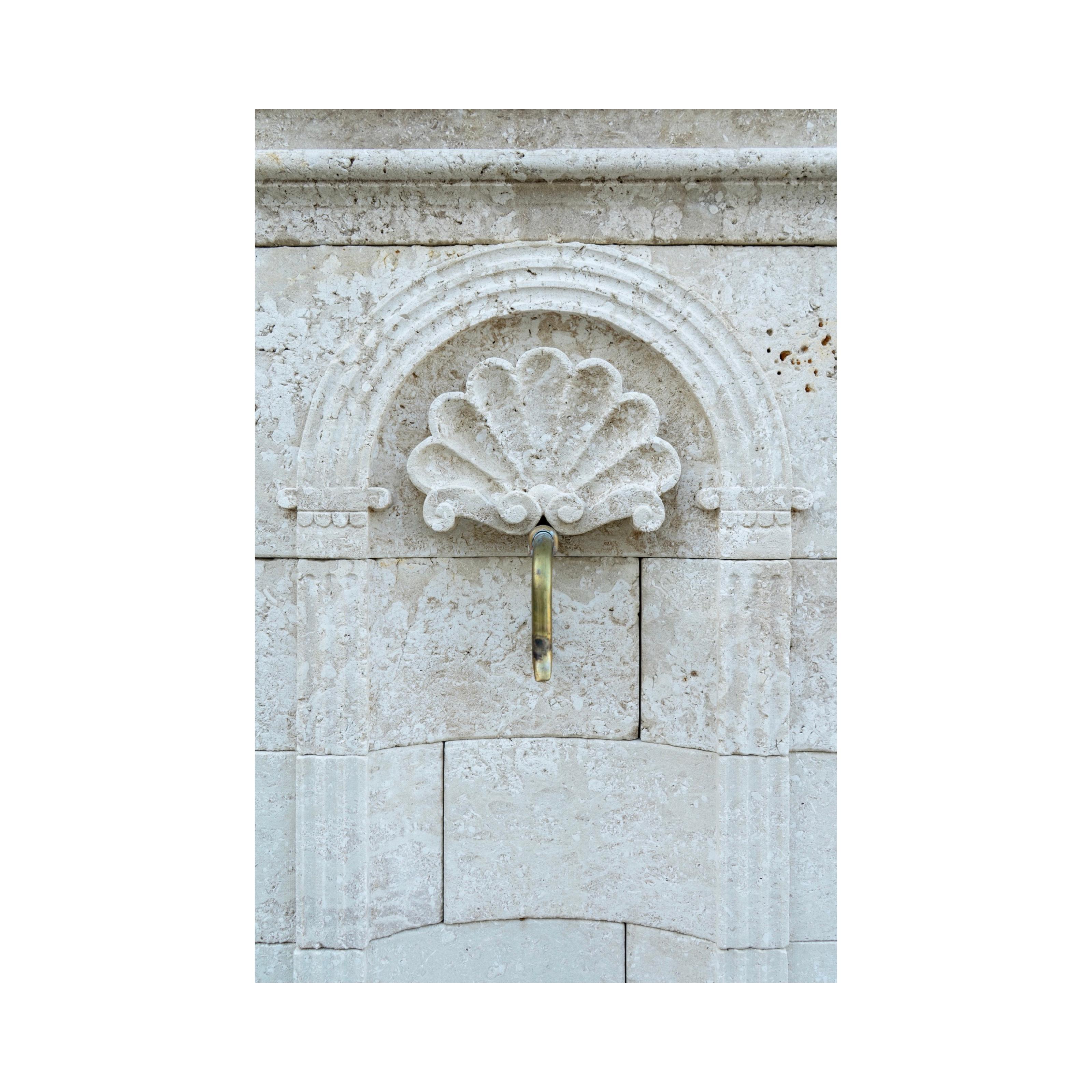 Fontaine murale contemporaine en pierre calcaire française 5