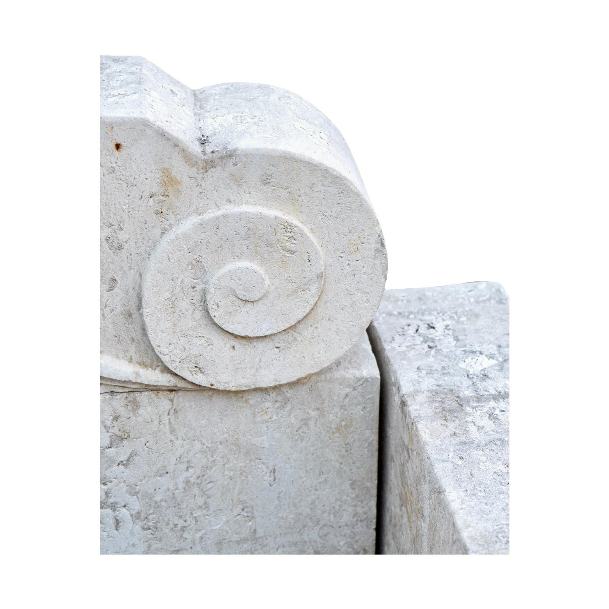 XXIe siècle et contemporain Fontaine murale contemporaine en pierre calcaire française en vente