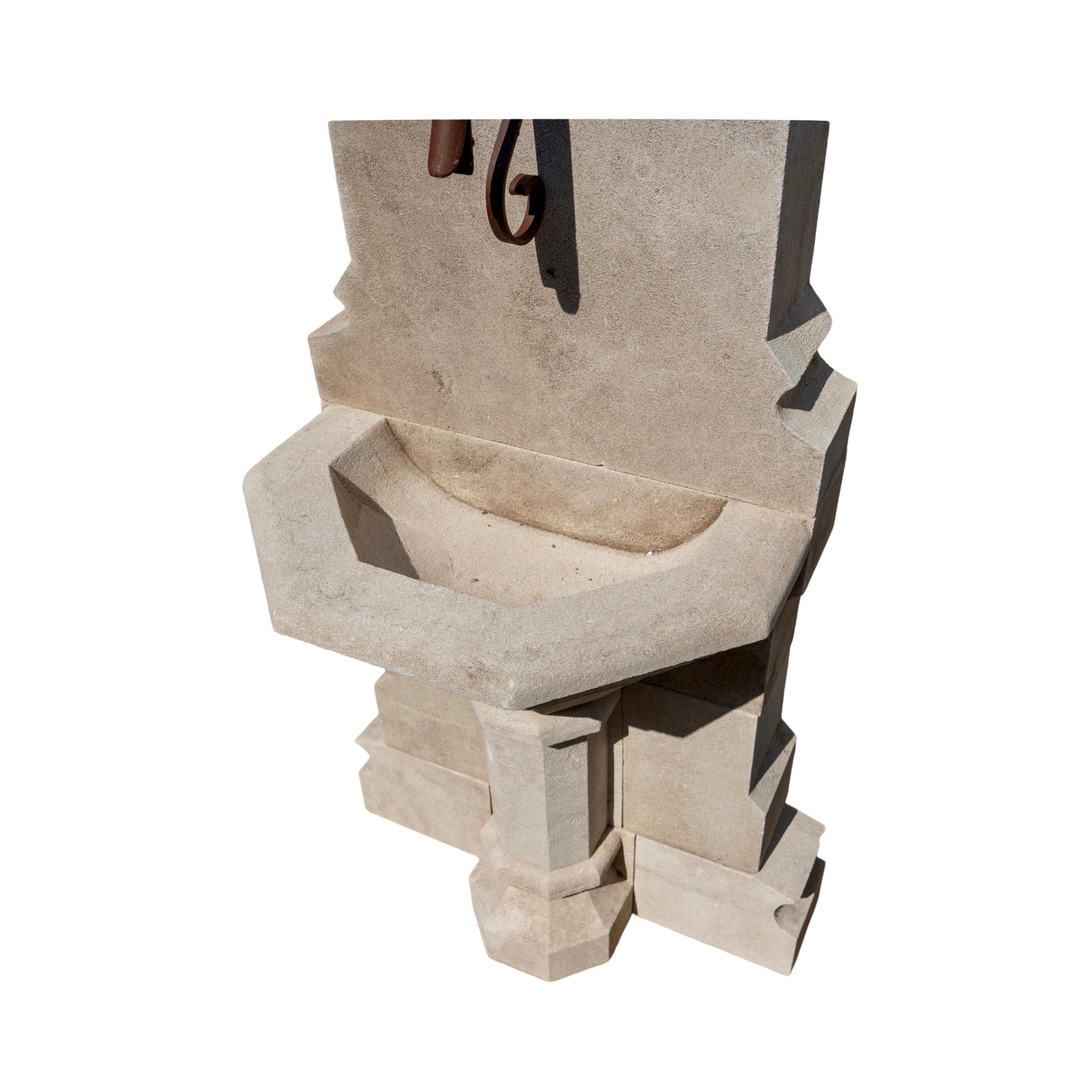 Fontaine murale contemporaine en pierre calcaire française en vente 2