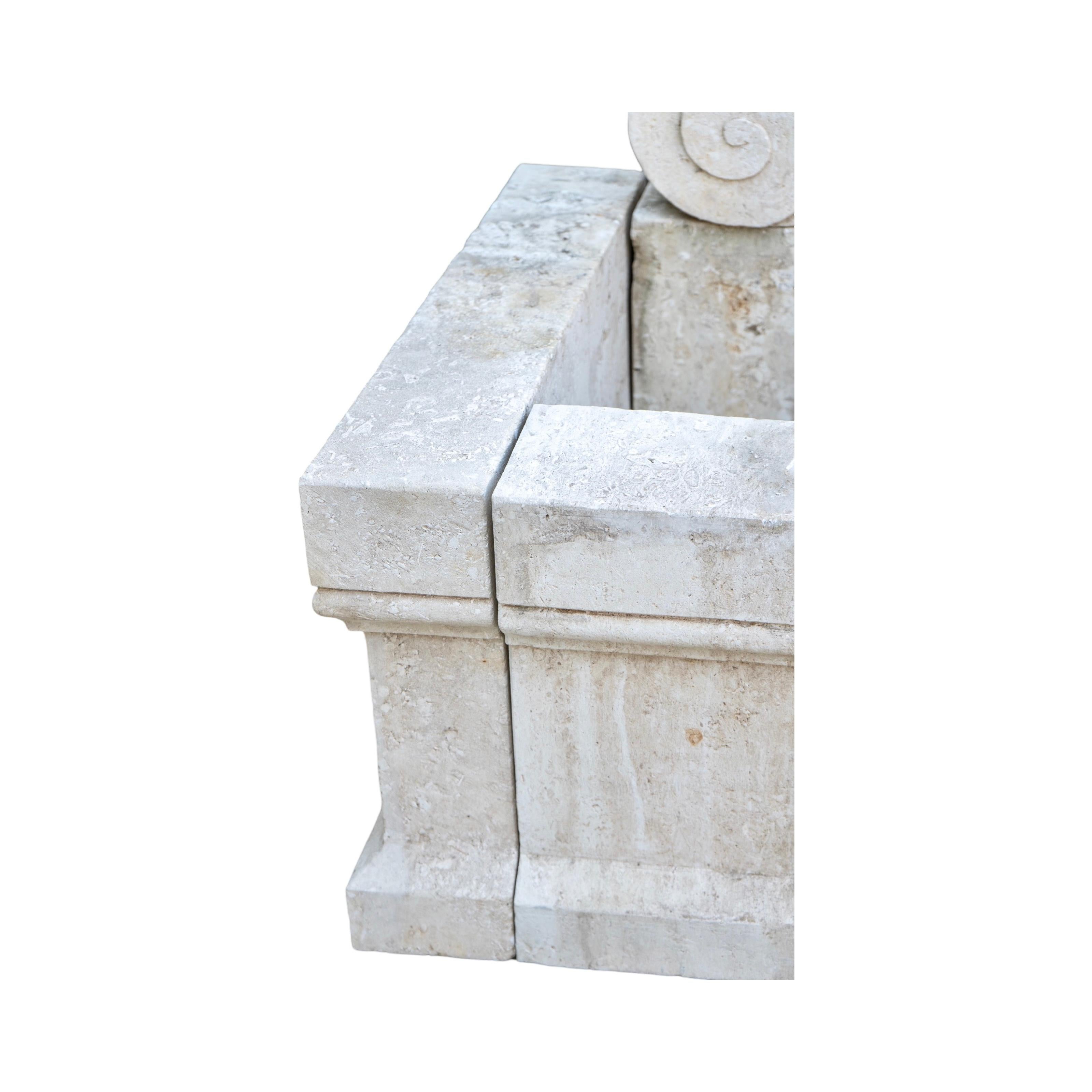 Fontaine murale contemporaine en pierre calcaire française en vente 1