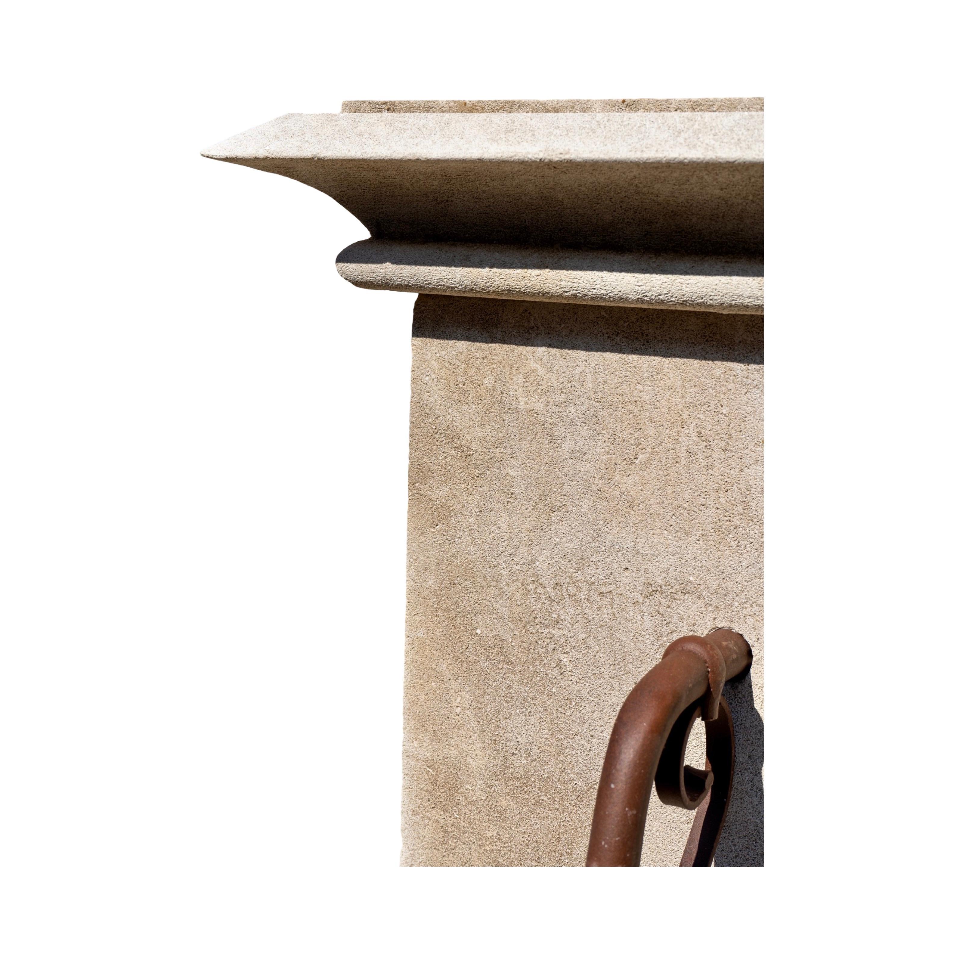 Fontaine murale contemporaine en pierre calcaire française en vente 3