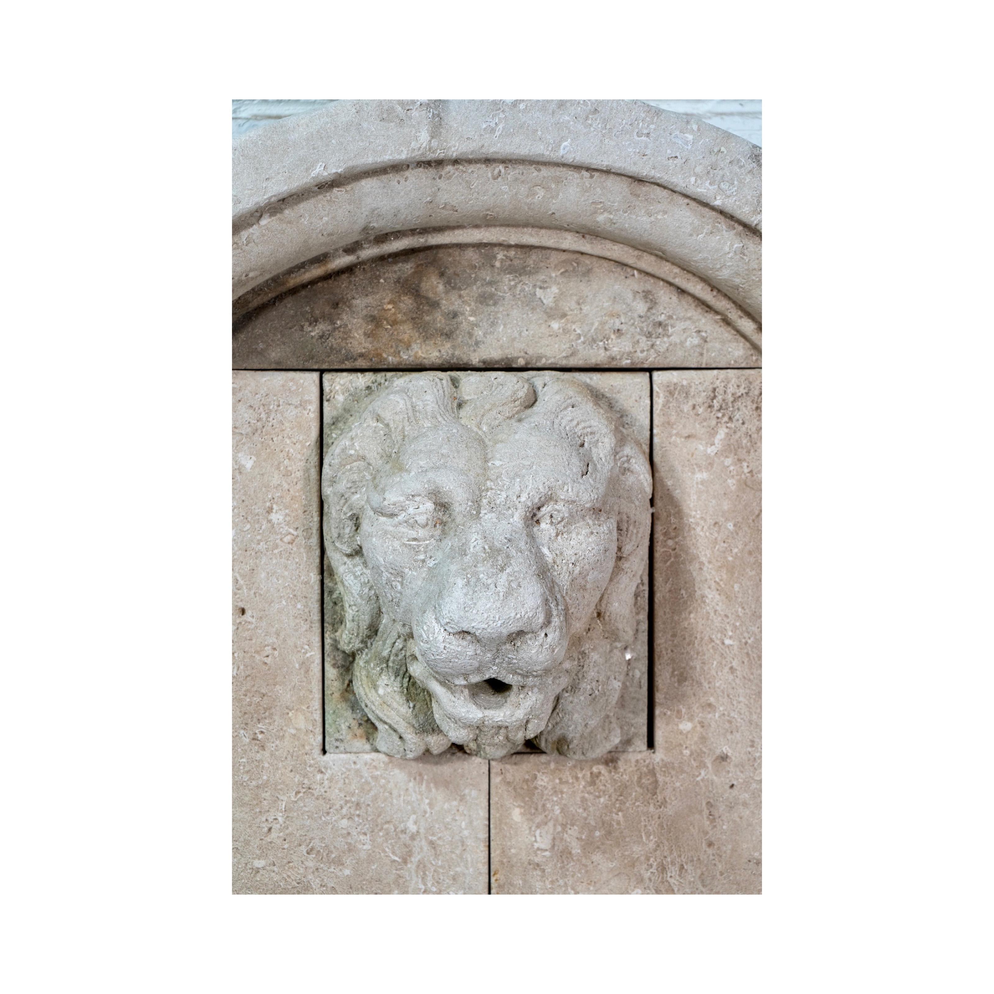 Fontaine murale contemporaine en pierre calcaire française en vente 4