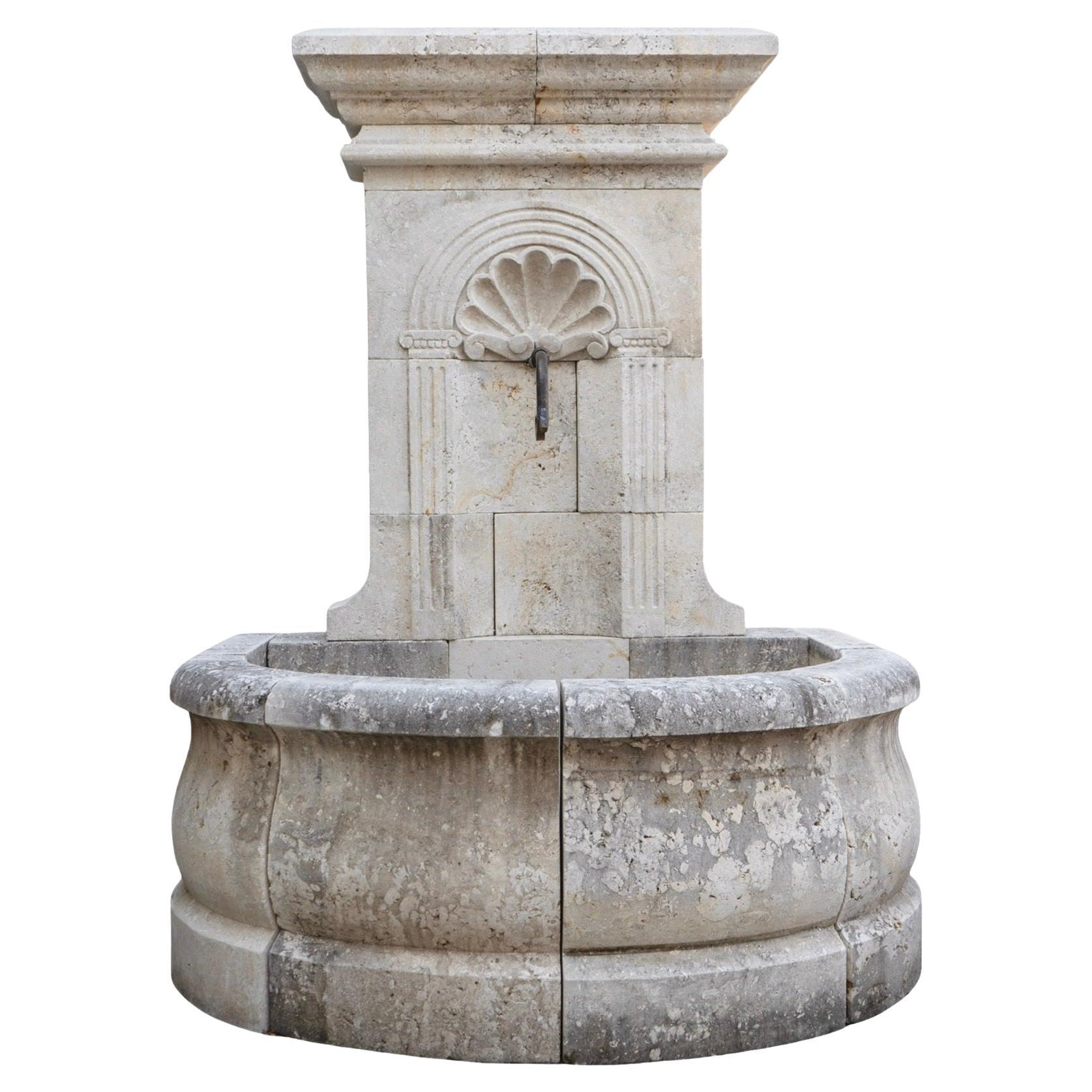 Fontana a muro contemporanea in pietra calcarea francese in vendita