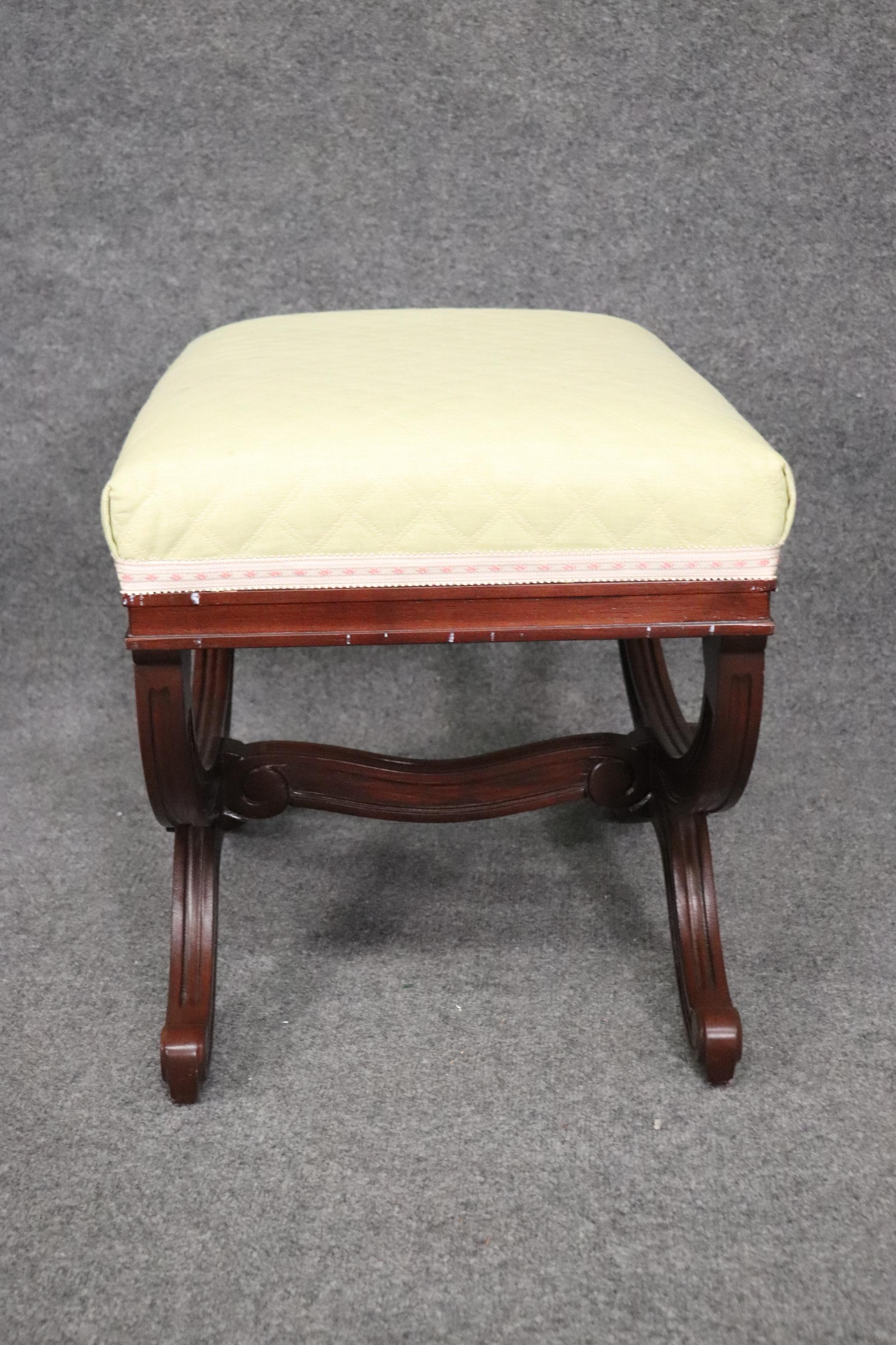 Contemporary French Louis XV Style Cerule Bench Stool In Good Condition In Swedesboro, NJ