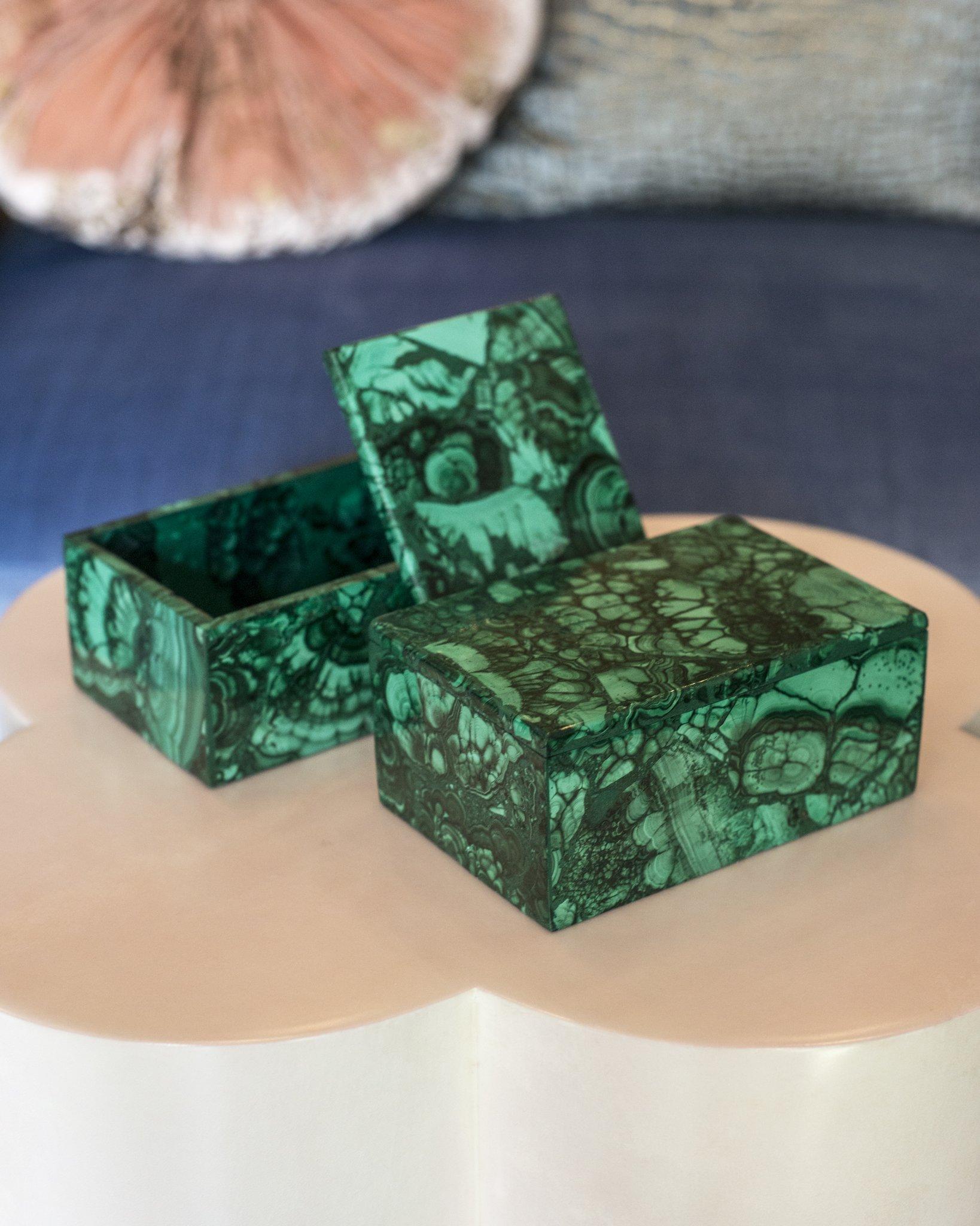 Contemporary French Green Malachite Stone Box In New Condition In Toronto, ON