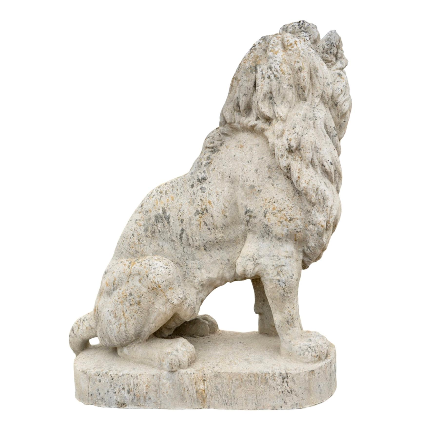 XXI secolo e contemporaneo Statua di leone in pietra ricostituita francese contemporanea con base in vendita