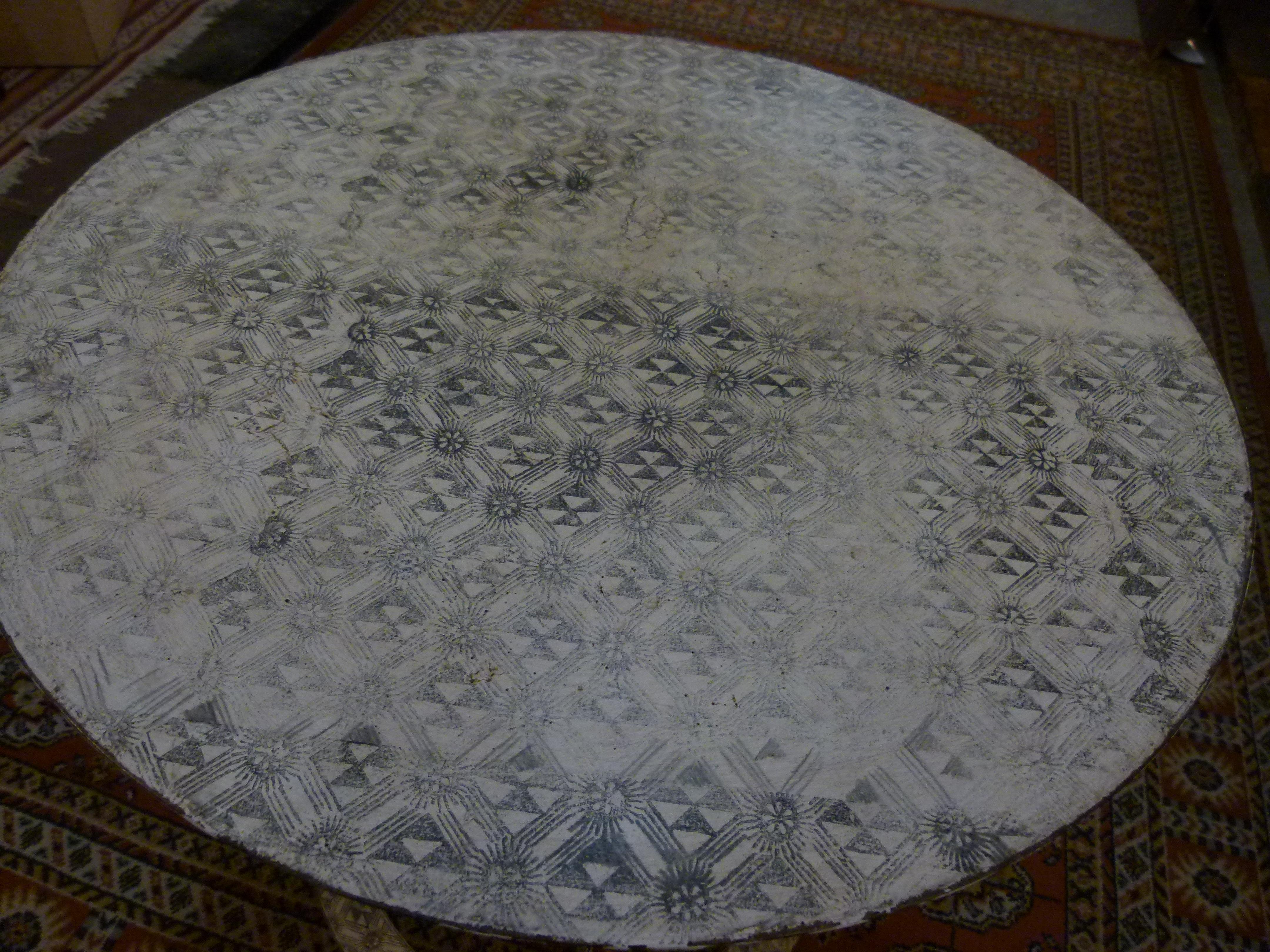 Contemporary French round iron table, painted with a blue / white pattern.
The base is formed by three legs linked by a washer with the same sampling as the tabletop.
A modern elegant table unique in its design.