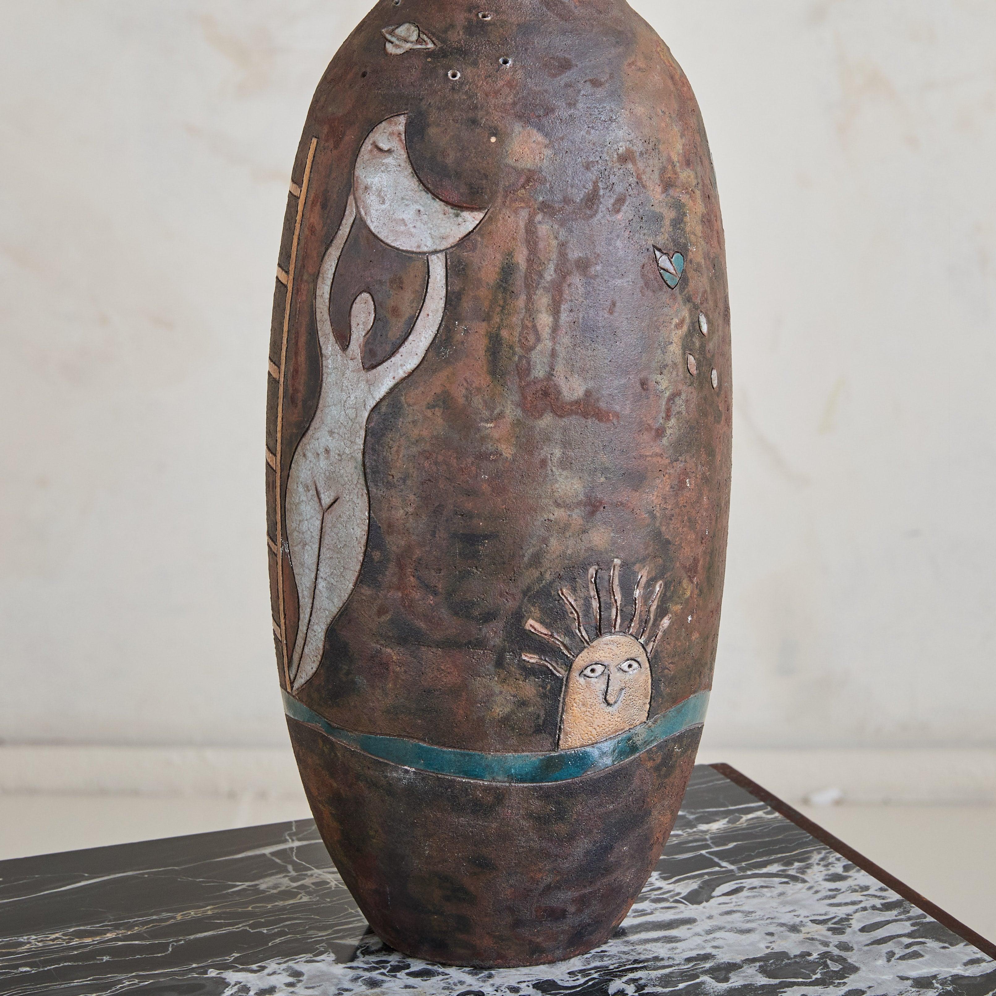Francese Vaso francese contemporaneo in terracotta con motivi celestiali di Nuria Alba in vendita