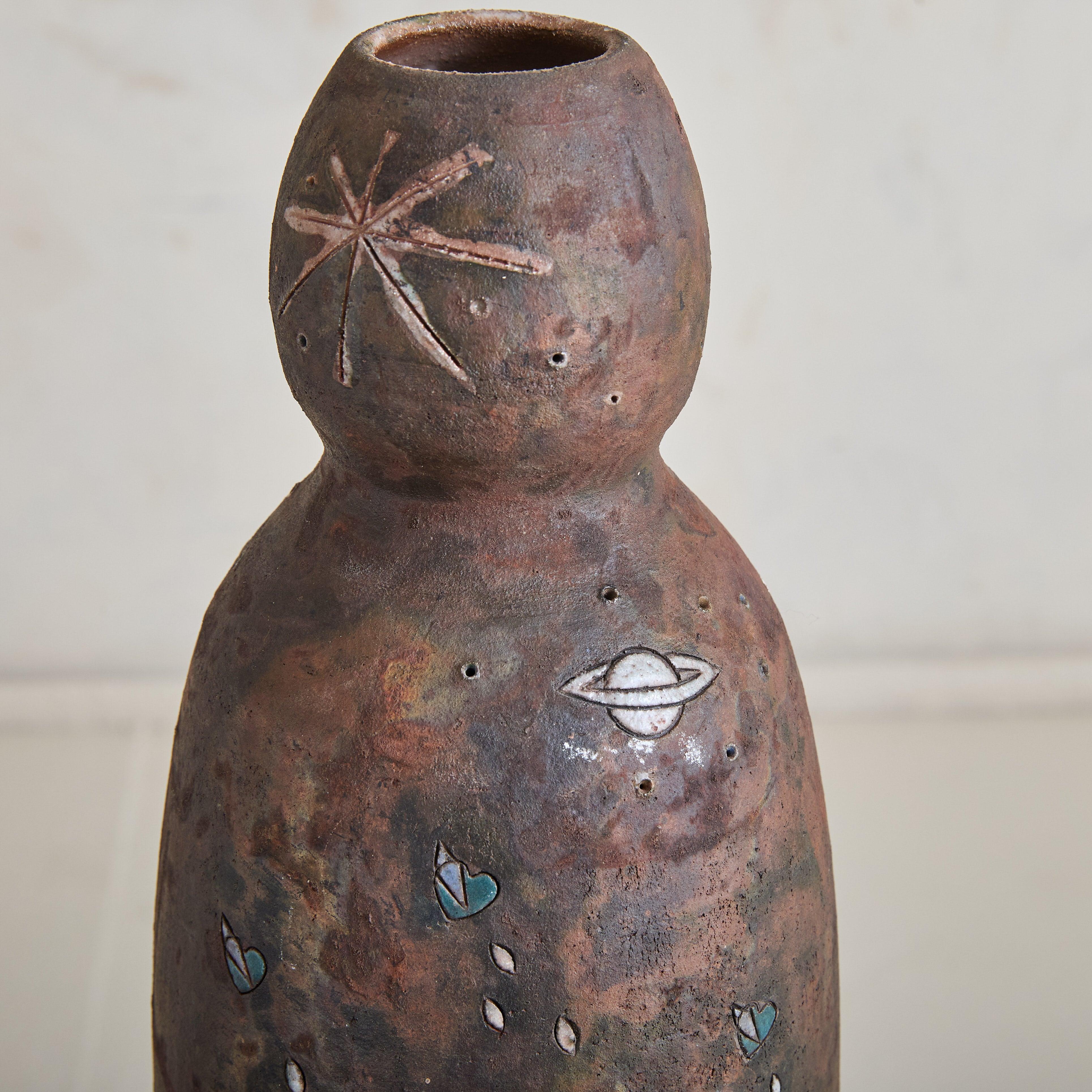 XXI secolo e contemporaneo Vaso francese contemporaneo in terracotta con motivi celestiali di Nuria Alba in vendita