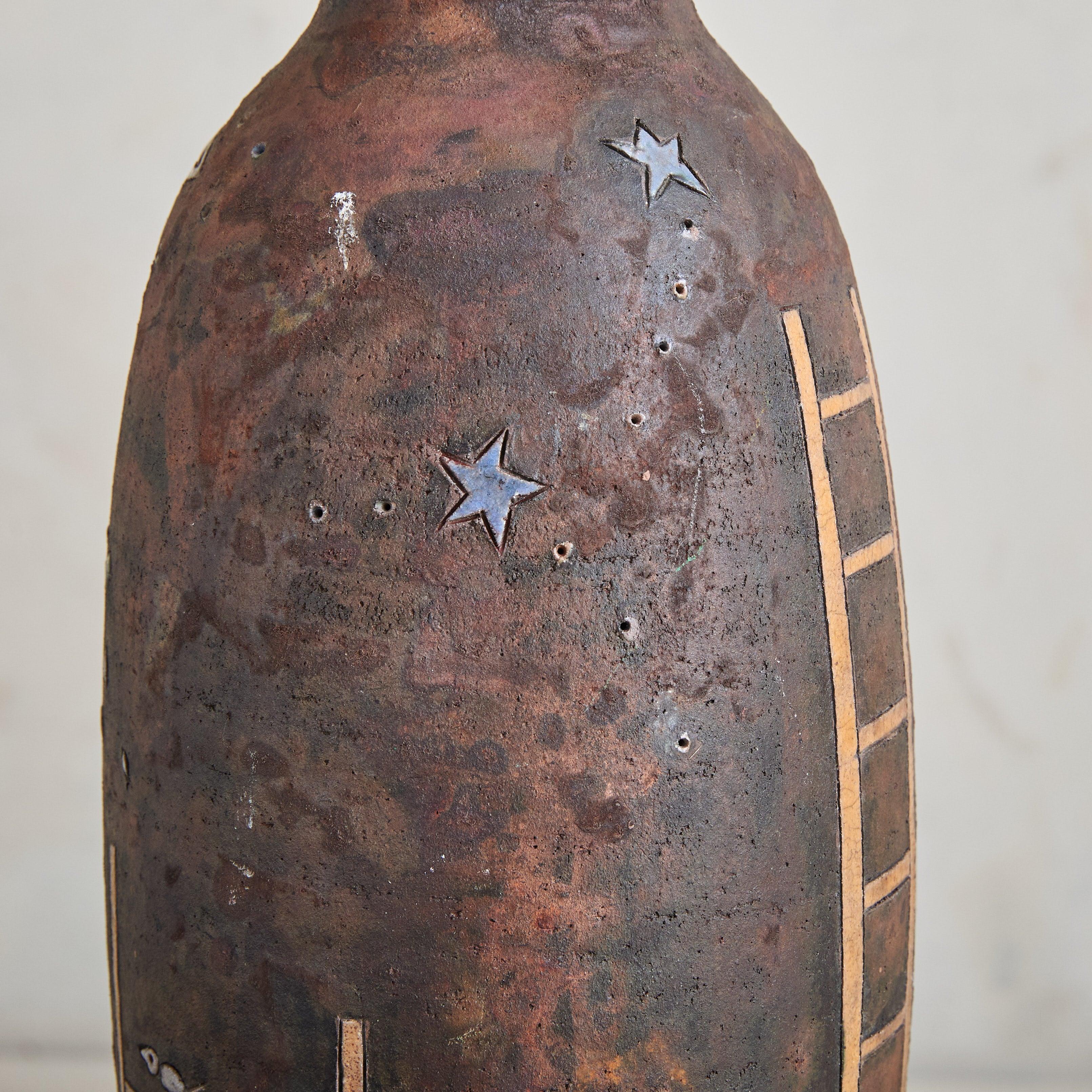 Terracotta Vaso francese contemporaneo in terracotta con motivi celestiali di Nuria Alba in vendita