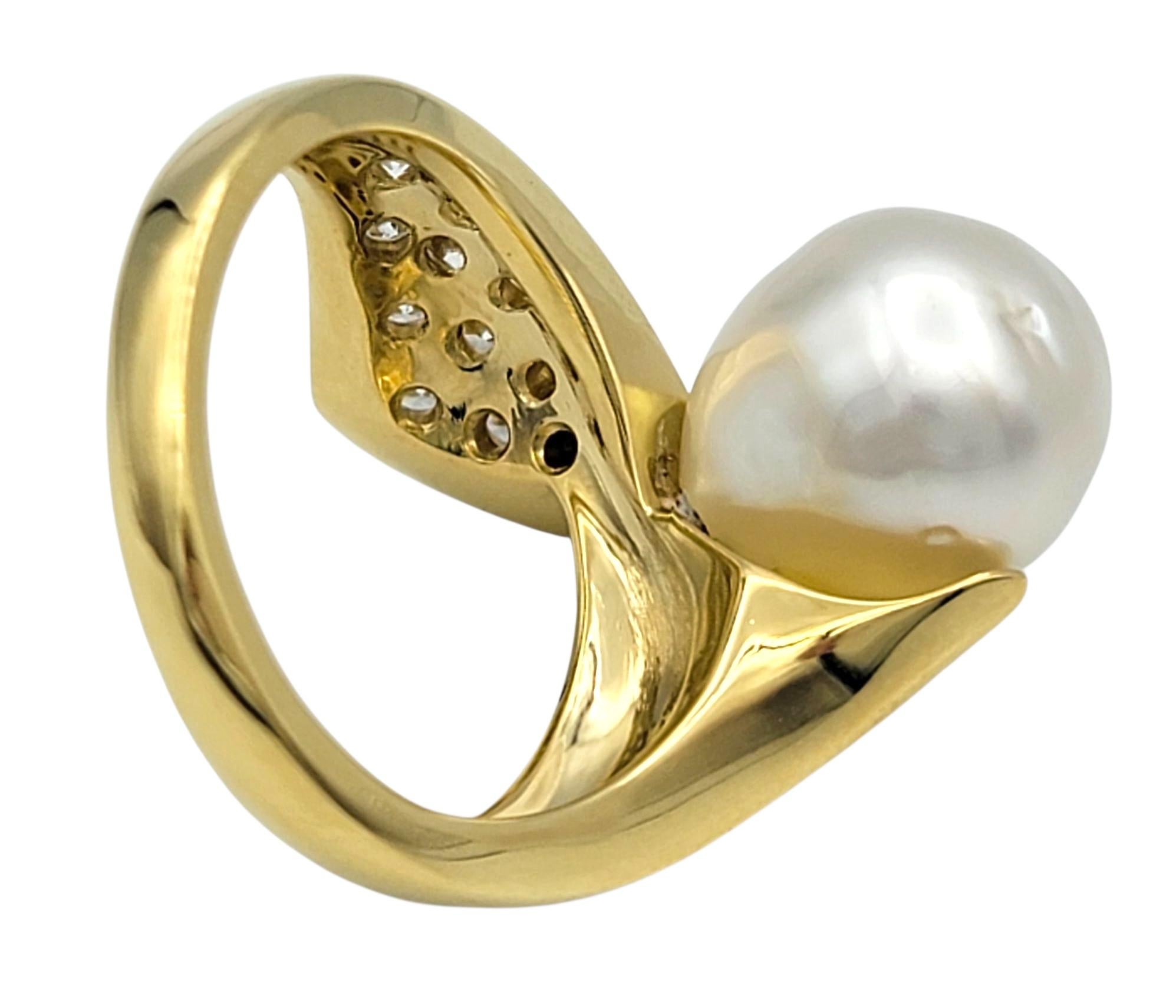 Contemporary Freshwater Pearl and Diamond Bypass Style Cocktail Ring 18K Gold In condizioni buone in vendita a Scottsdale, AZ