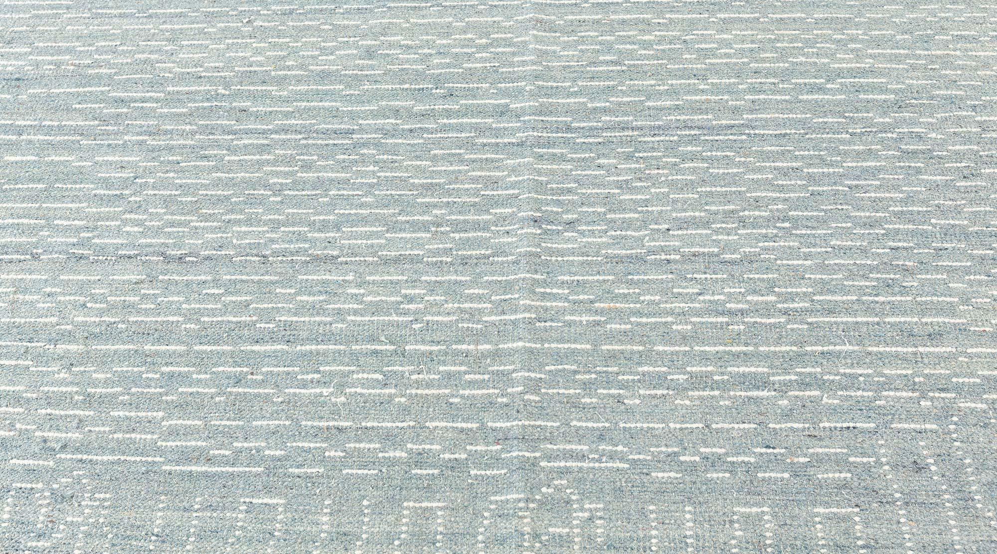 Zeitgenössischer Laubsäge-Teppich von Doris Leslie Blau
Größe: 16'2