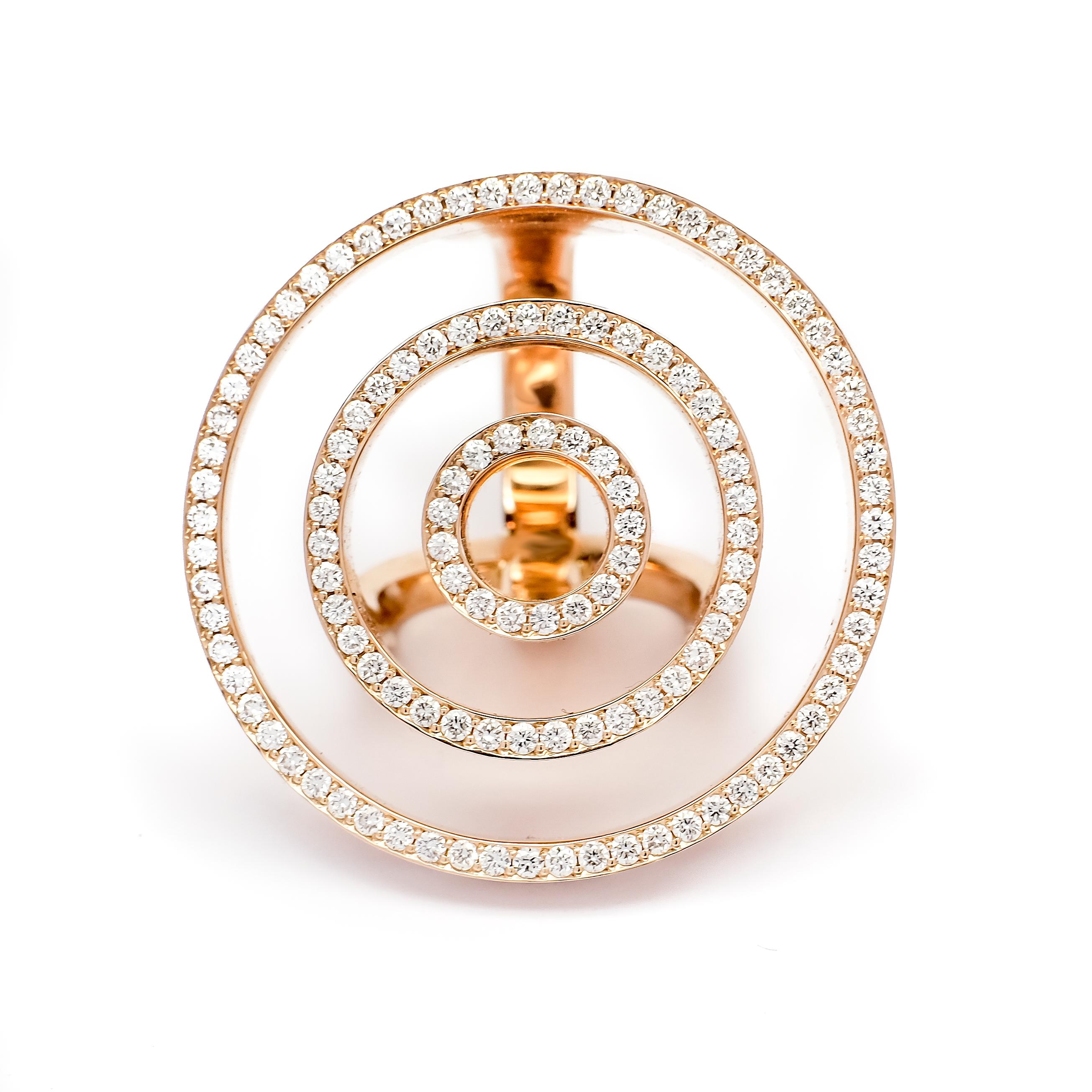 Crafted out of 14 karat rose gold this ring has a total of 0.89ct of top white vvs diamonds.
With this contemporary design Frohmann seeks to bring out the magic of jewelry by giving the illusion that the 3 circles are floating over the finger with