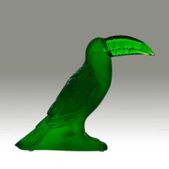 Sculpture contemporaine en verre dépoli "Toucan vert" par Lalique Glass