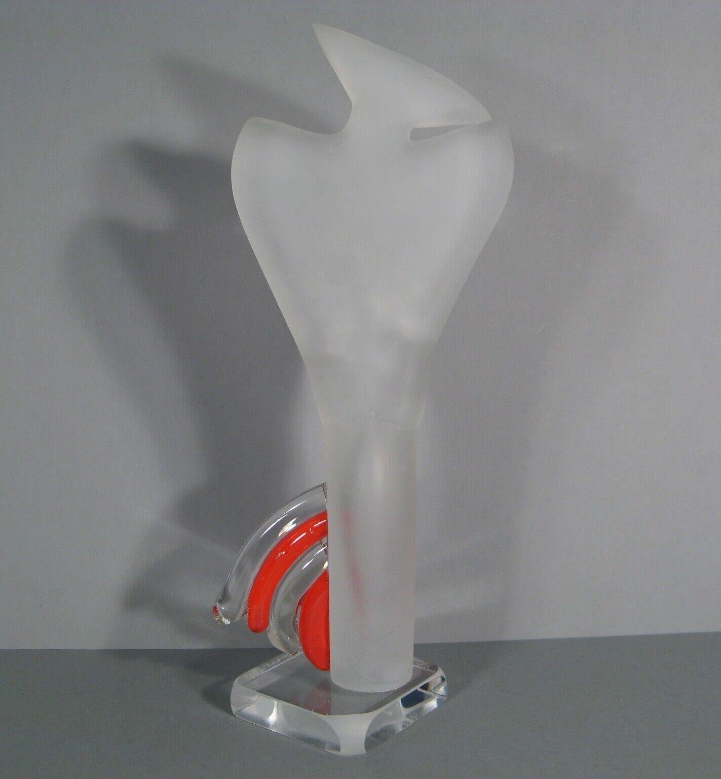 Contemporary Frosted Glass Sculpture of a Stylized Woman - Signed Geuver - 1Y144 2