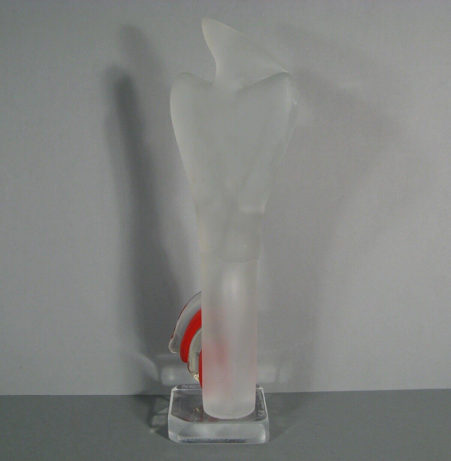 Contemporary Frosted Glass Sculpture of a Stylized Woman - Signed Geuver - 1Y144 3