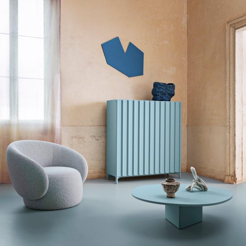 Silla de salón contemporánea totalmente tapizada con un asiento mullido y curvilíneo Tela en venta