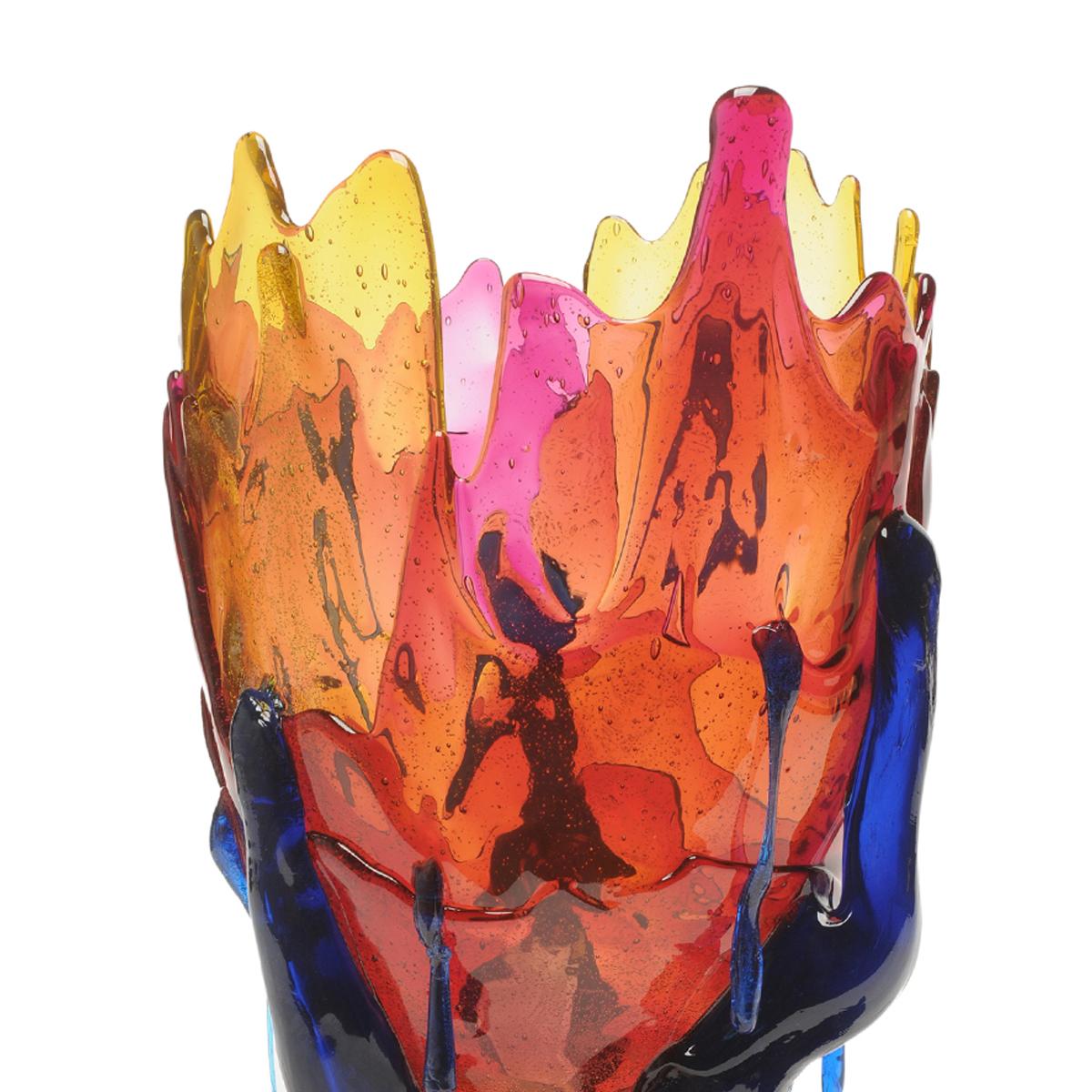 Clear special extra color vase, clear amber, fuchsia and blue

Vase in soft resin designed by Gaetano Pesce in 1995 for Fish Design collection.

Measures: L Ø 22cm x H 36cm

Colour: Clear amber, fuchsia and blue

Other sizes available
Vase