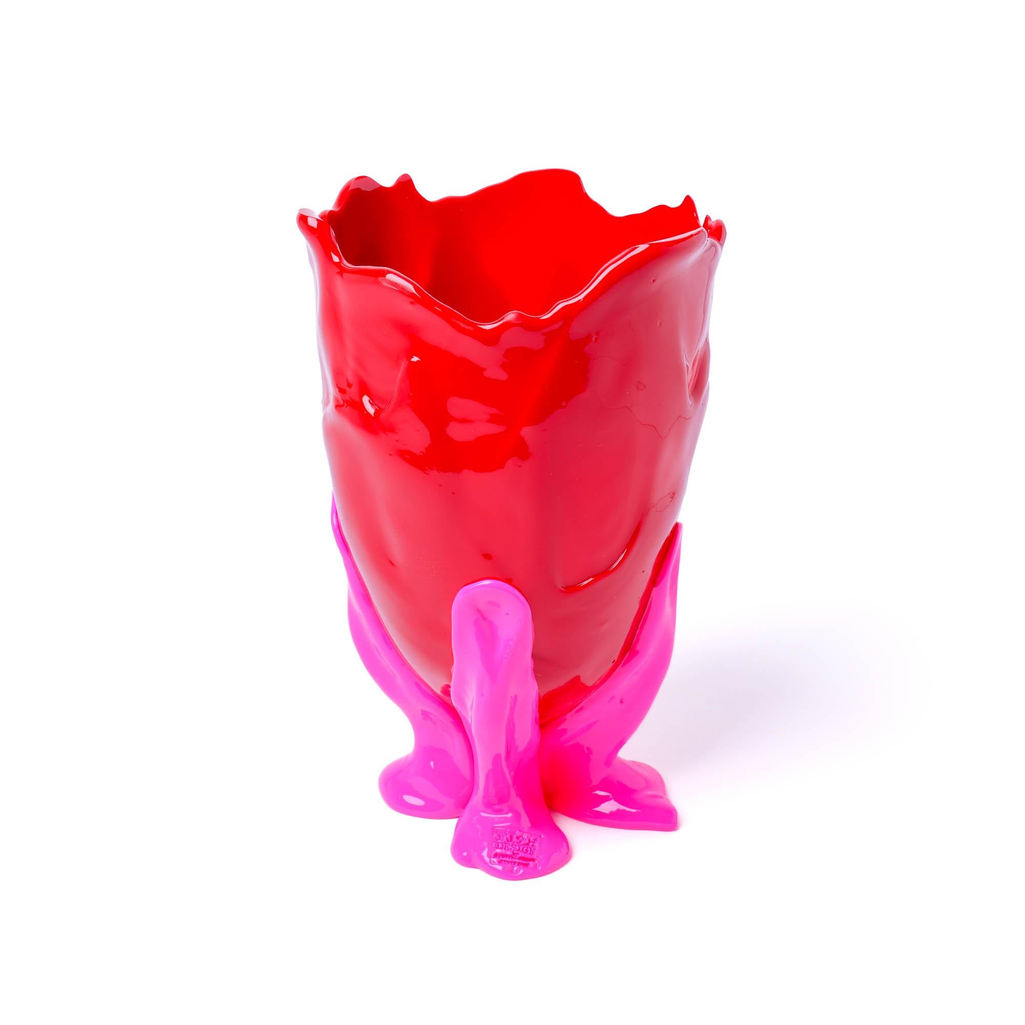 Clear extra colour vase - matt red, fluo fuchsia
Vase in soft resin designed by Gaetano Pesce in 1995 for Fish Design collection.

Measures: M - ø 16cm x H 26cm
Colours: matt red, fluo fuchsia
Material: RESIN
Vase in soft resin designed by Gaetano